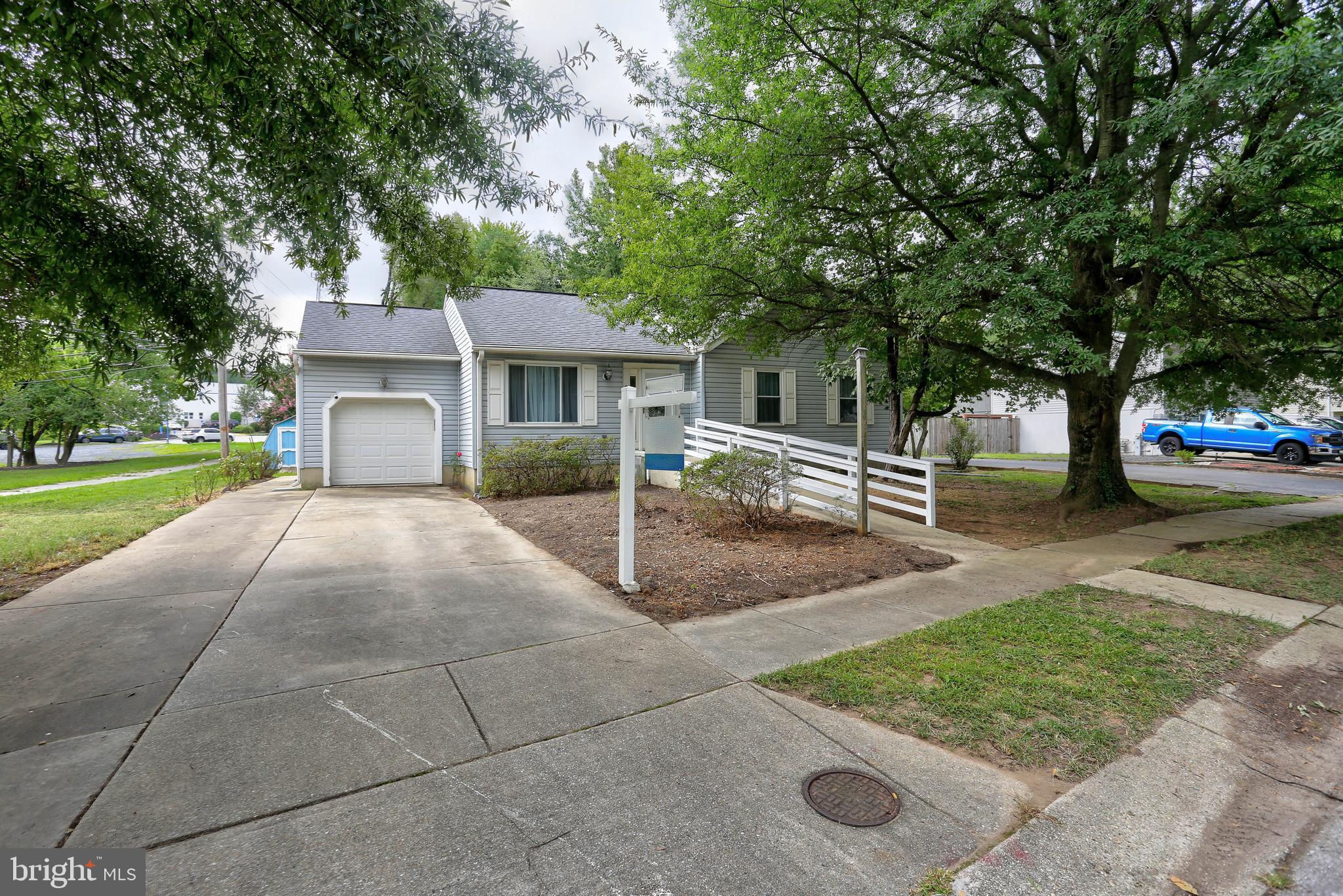 927 LAUREN WAY