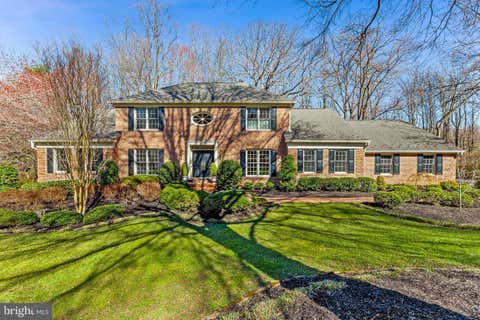Photo of 2007 Carrhill Road, VIENNA, VA 22181 (MLS # VAFX2335434)