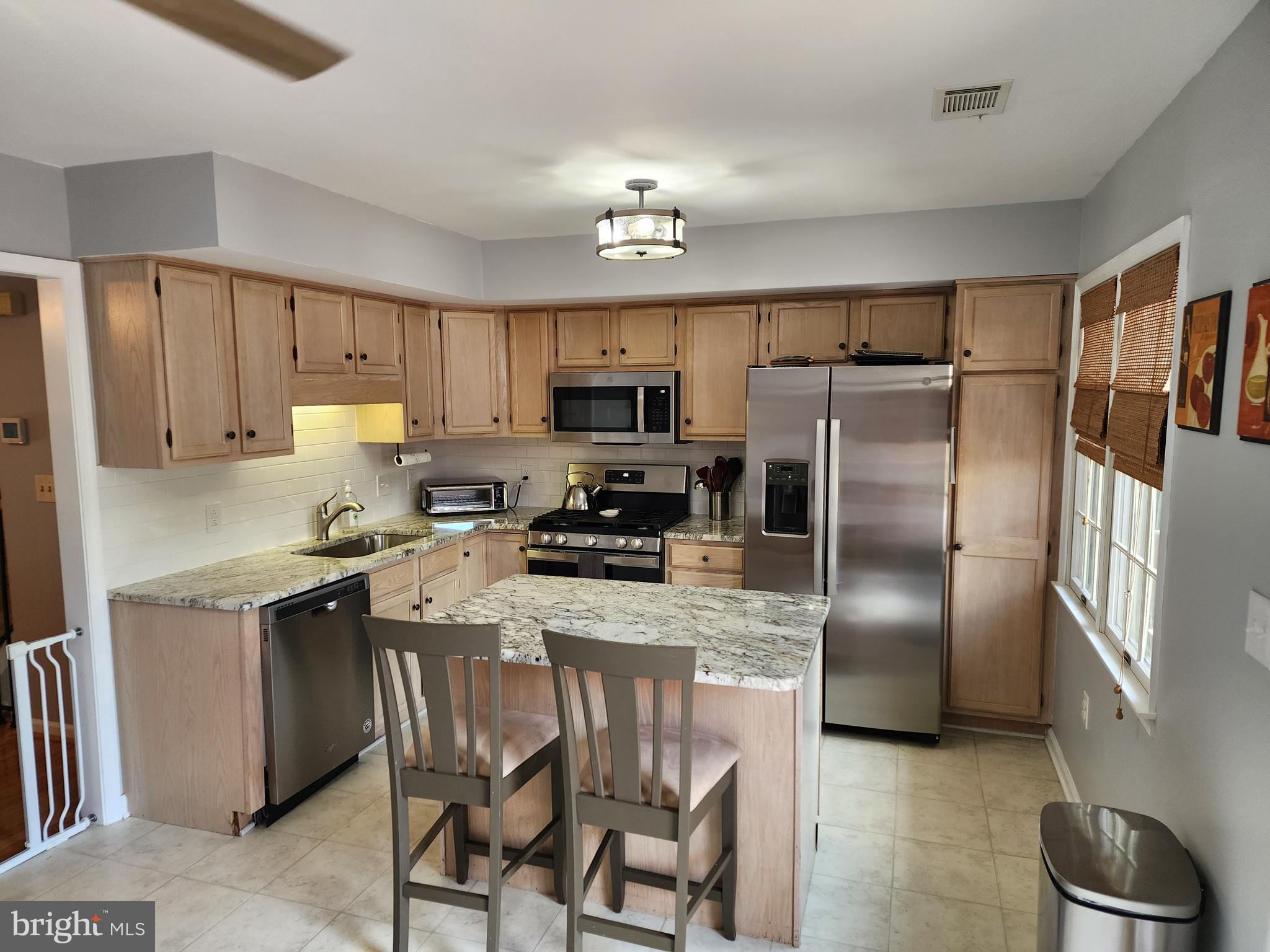 1019 LINDSAY LANE