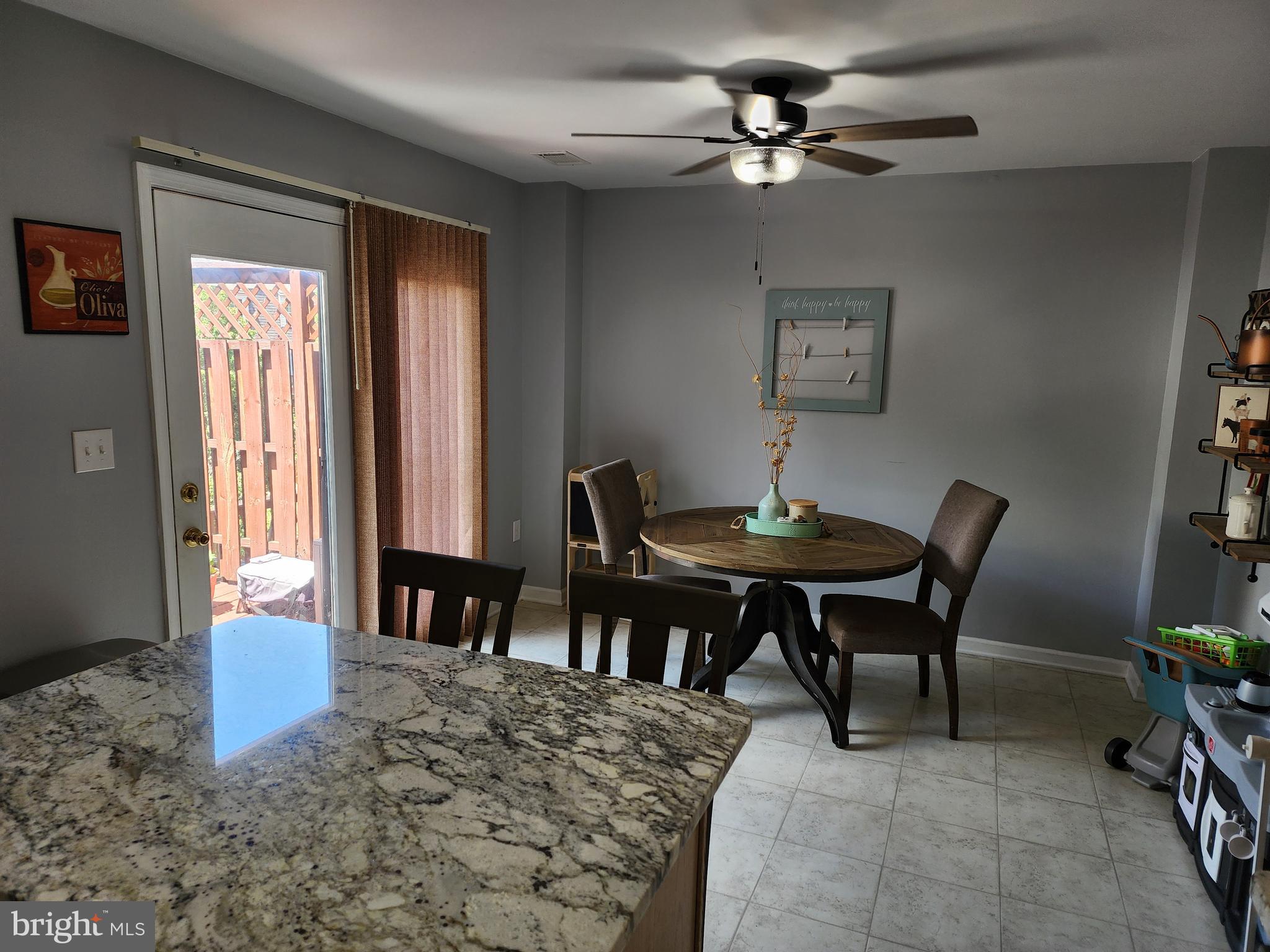 1019 LINDSAY LANE
