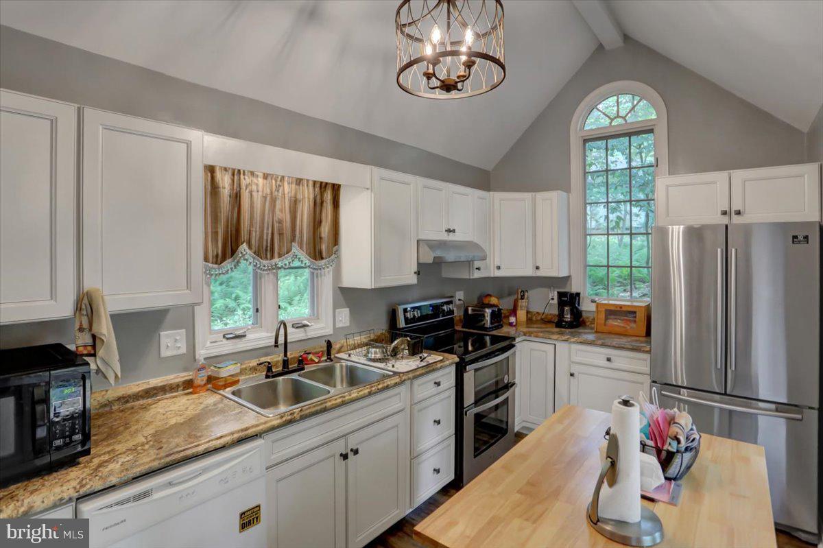 GREENE KNOLLS - Residential