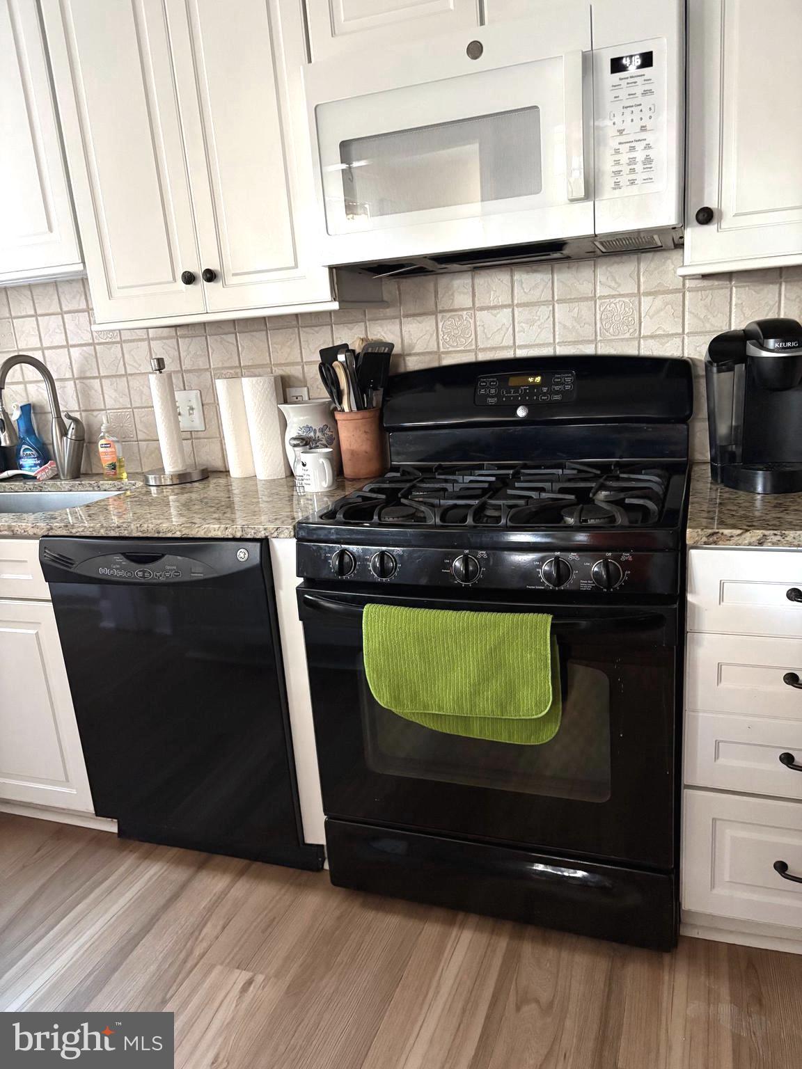 FIVE POINTS - Residential