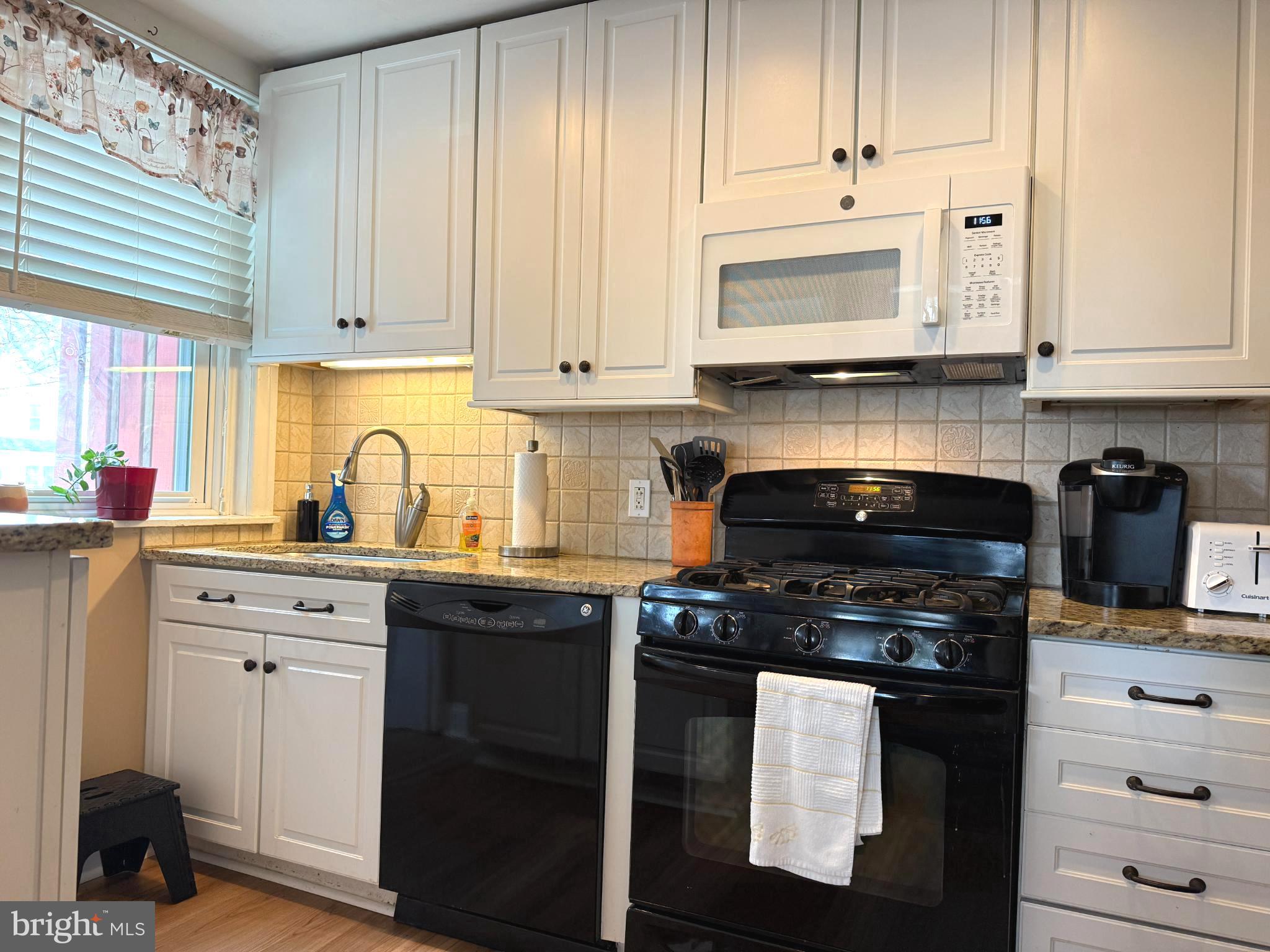 FIVE POINTS - Residential