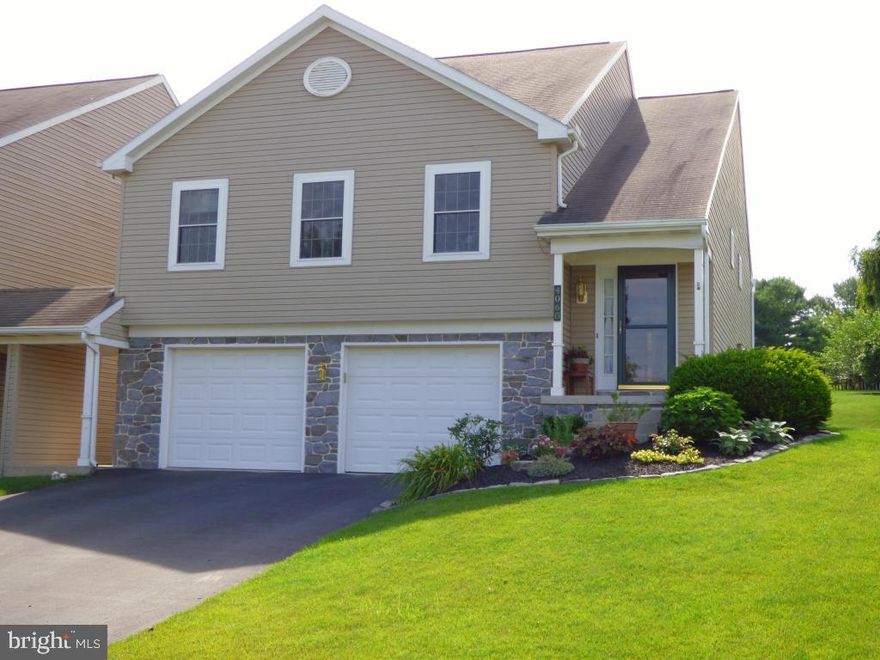 Your perfect home in the highly desired Bradford Run community is finally here! This bi-level home is fully detached except for a breezeway between homes and has a very open floor plan. Beautiful laminate wood floors throughout and cathedral ceilings. Enclosed porch access from living room. This rare find has a large, level and private back yard and is walking distance to Farmdale Elementary. Finished walk-out basement also has