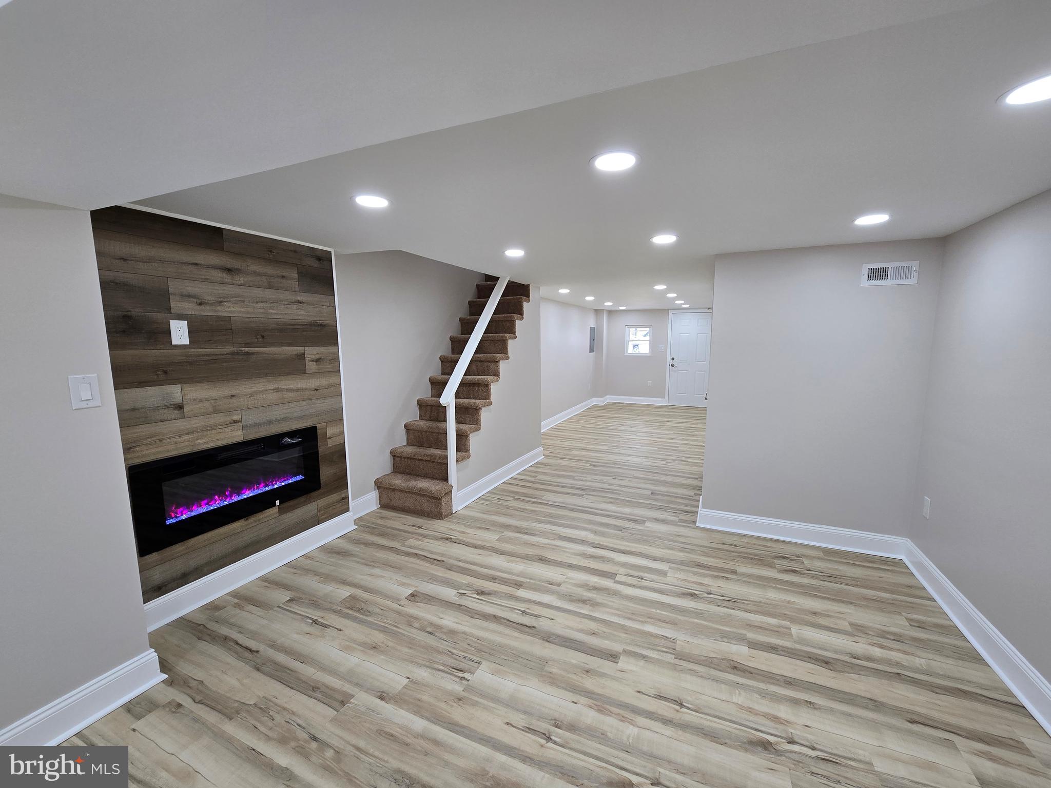 LAWNCREST - Residential