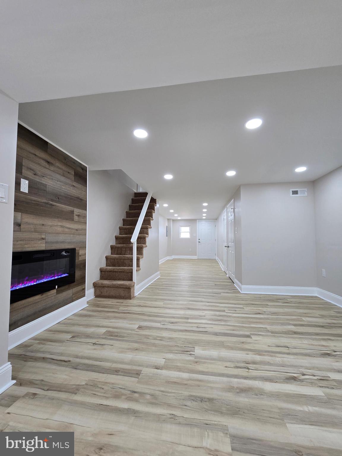 LAWNCREST - Residential