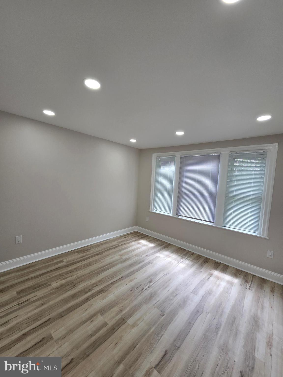 LAWNCREST - Residential