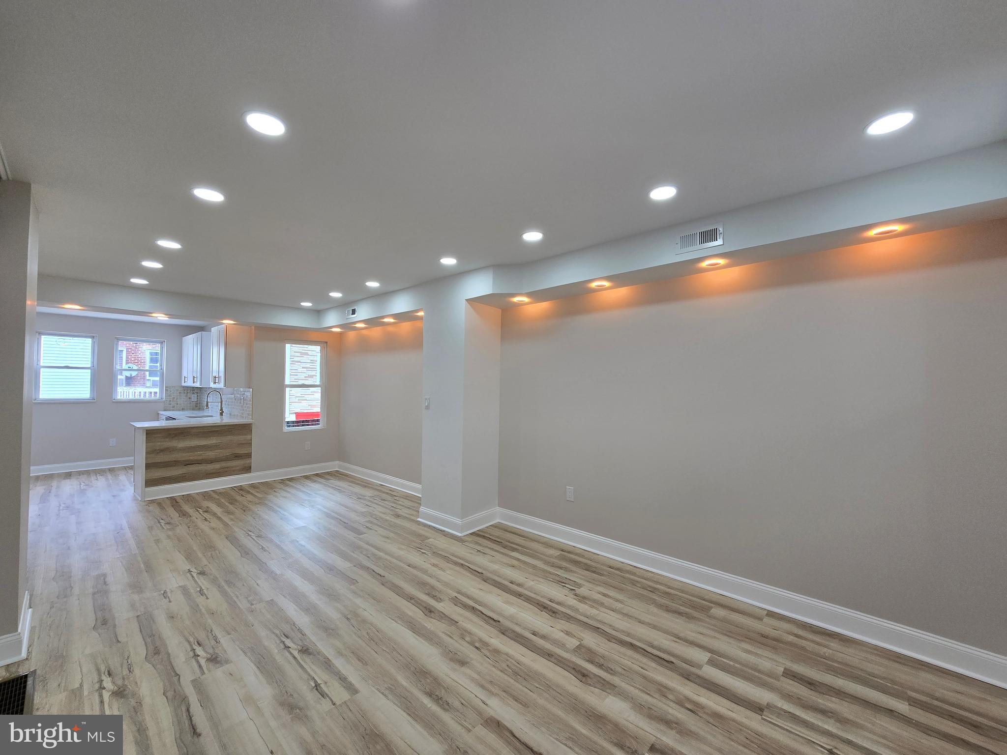 LAWNCREST - Residential