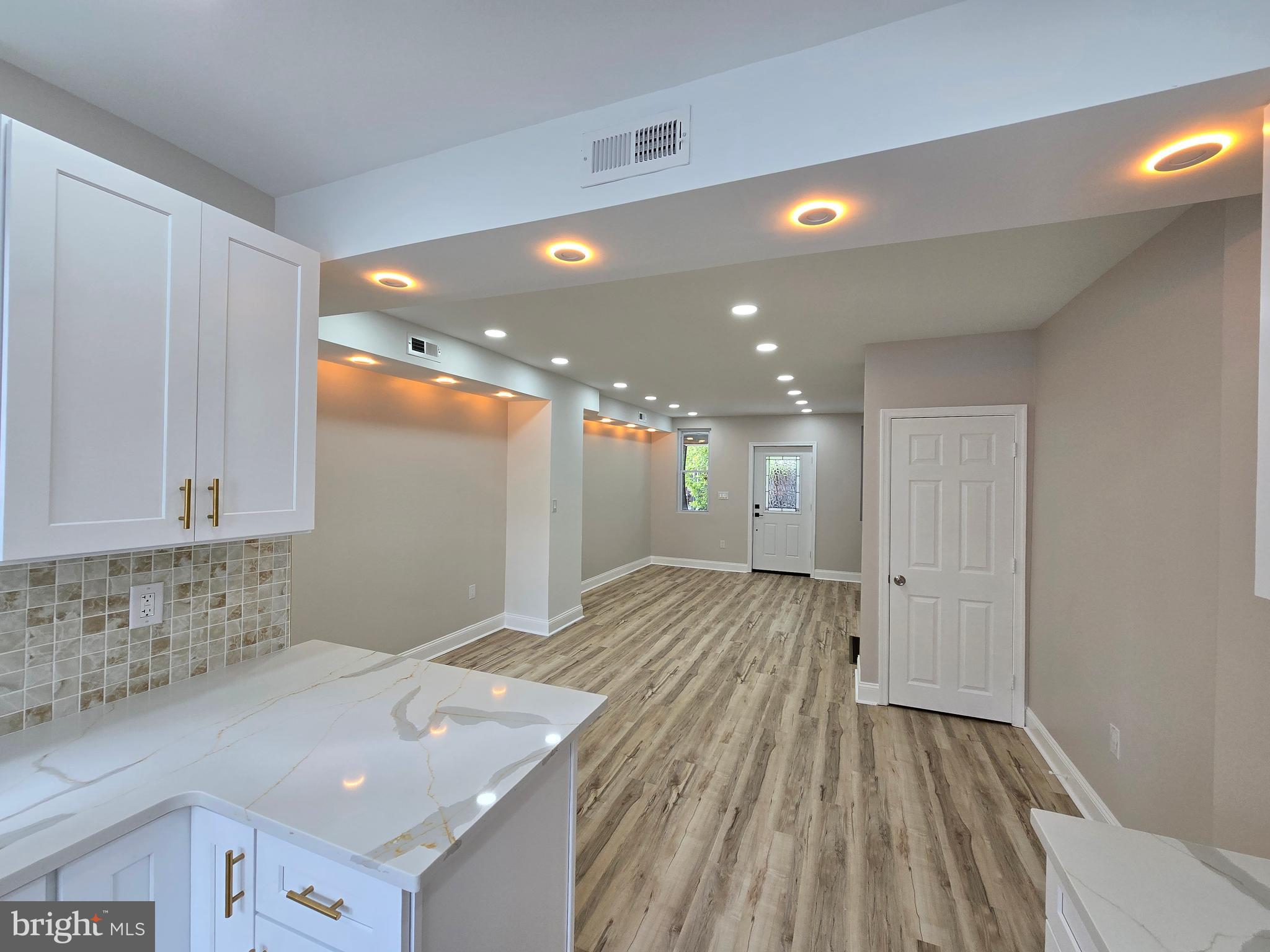 LAWNCREST - Residential