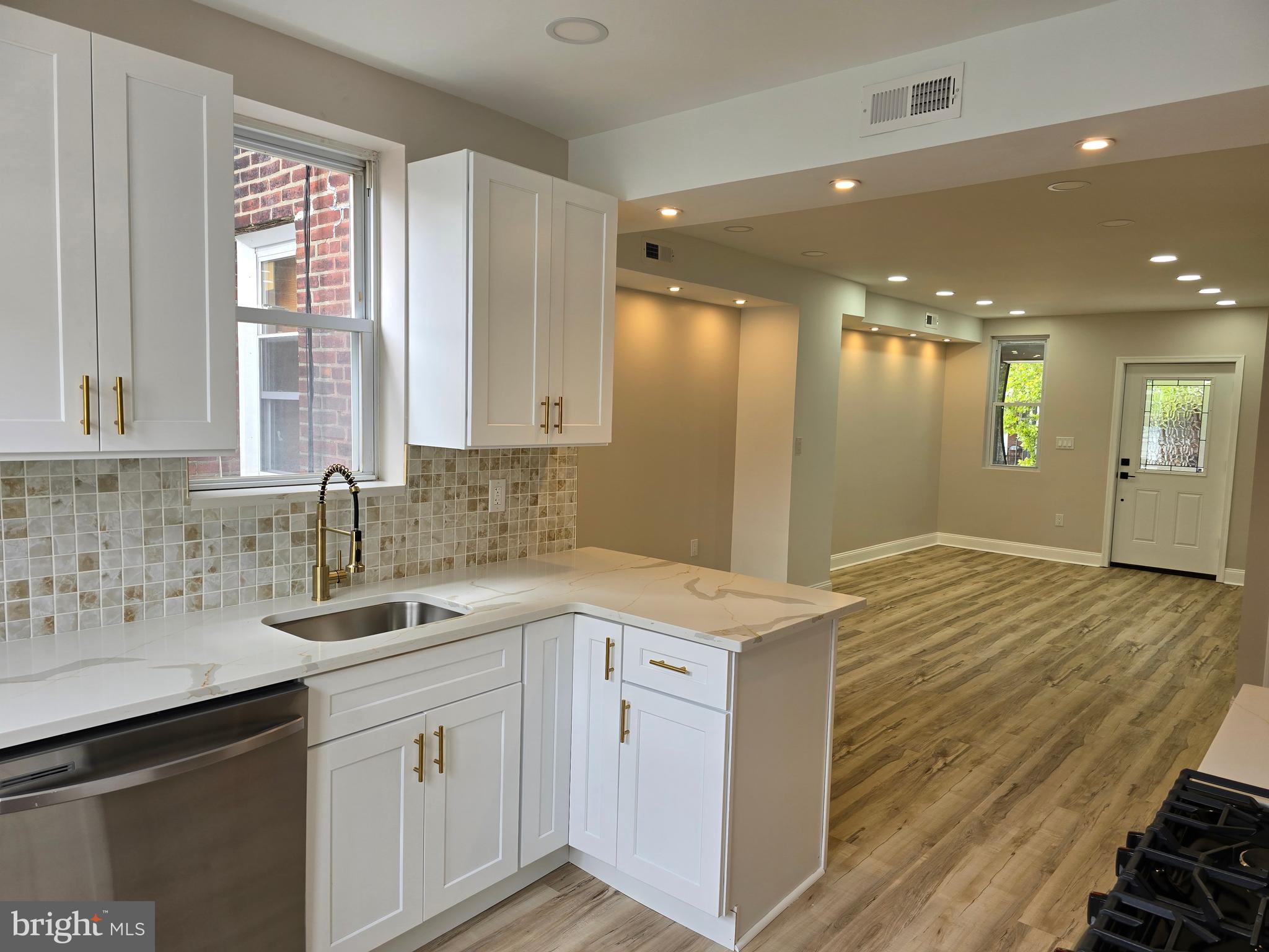 LAWNCREST - Residential