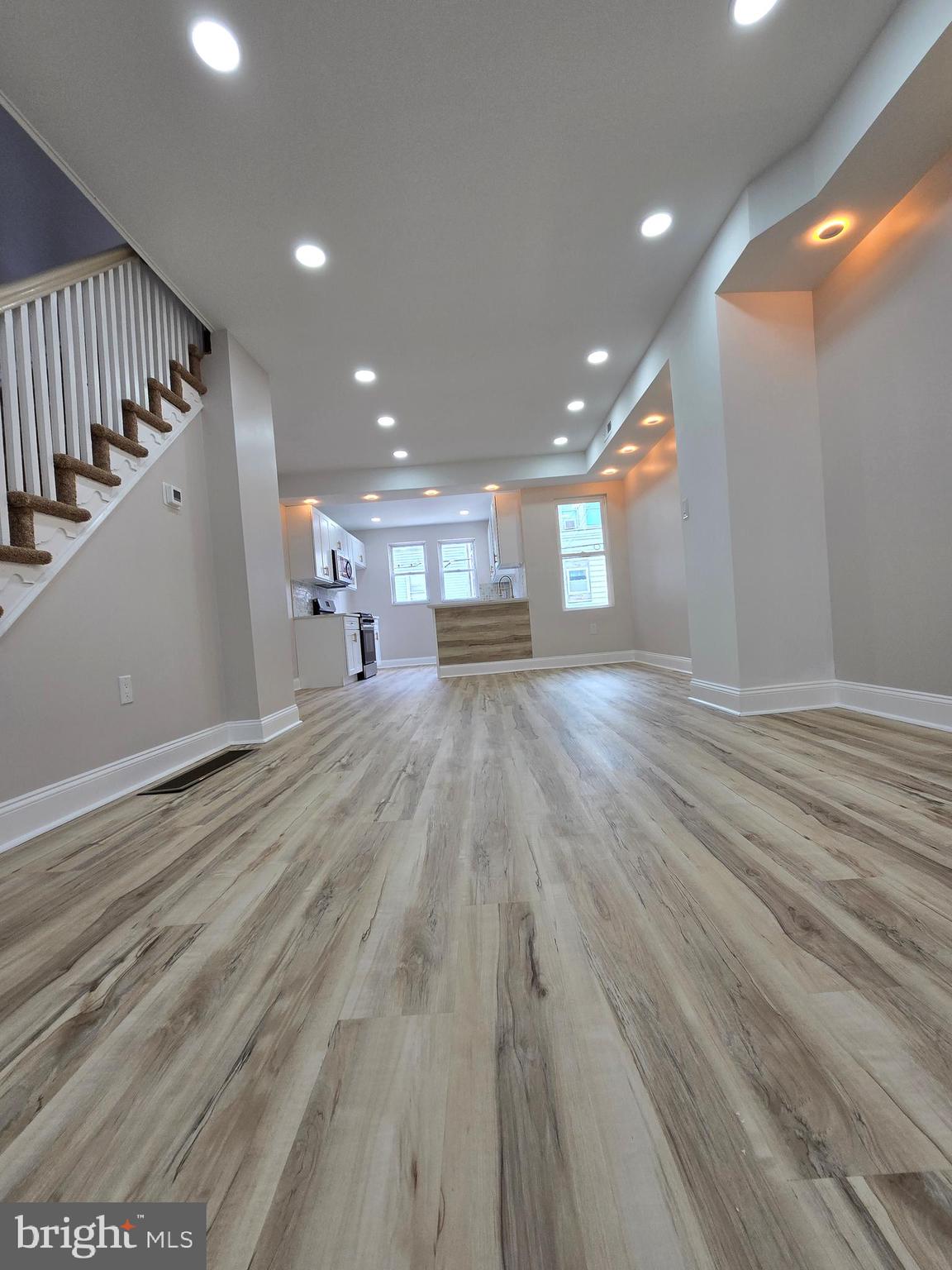 LAWNCREST - Residential