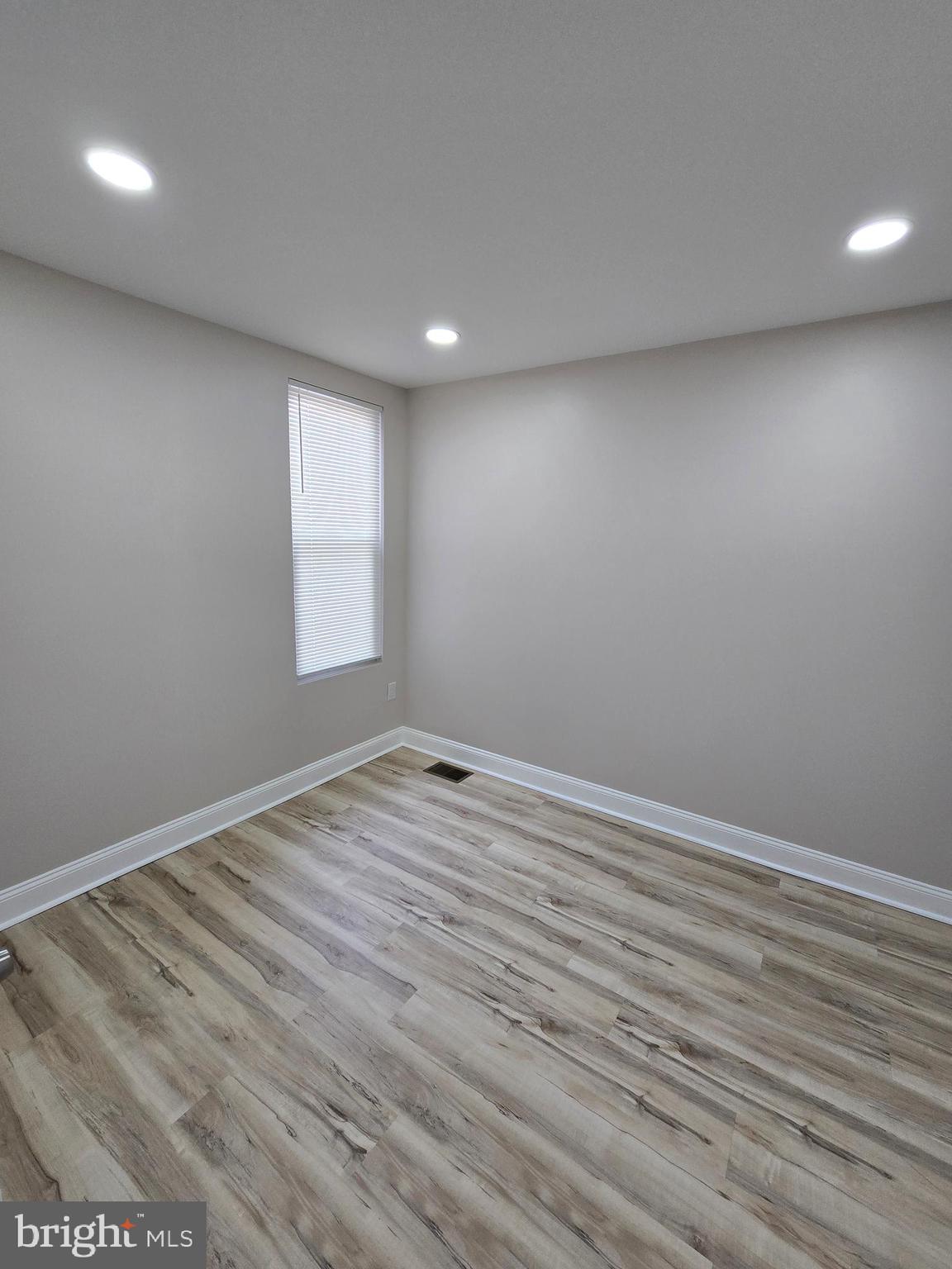 LAWNCREST - Residential