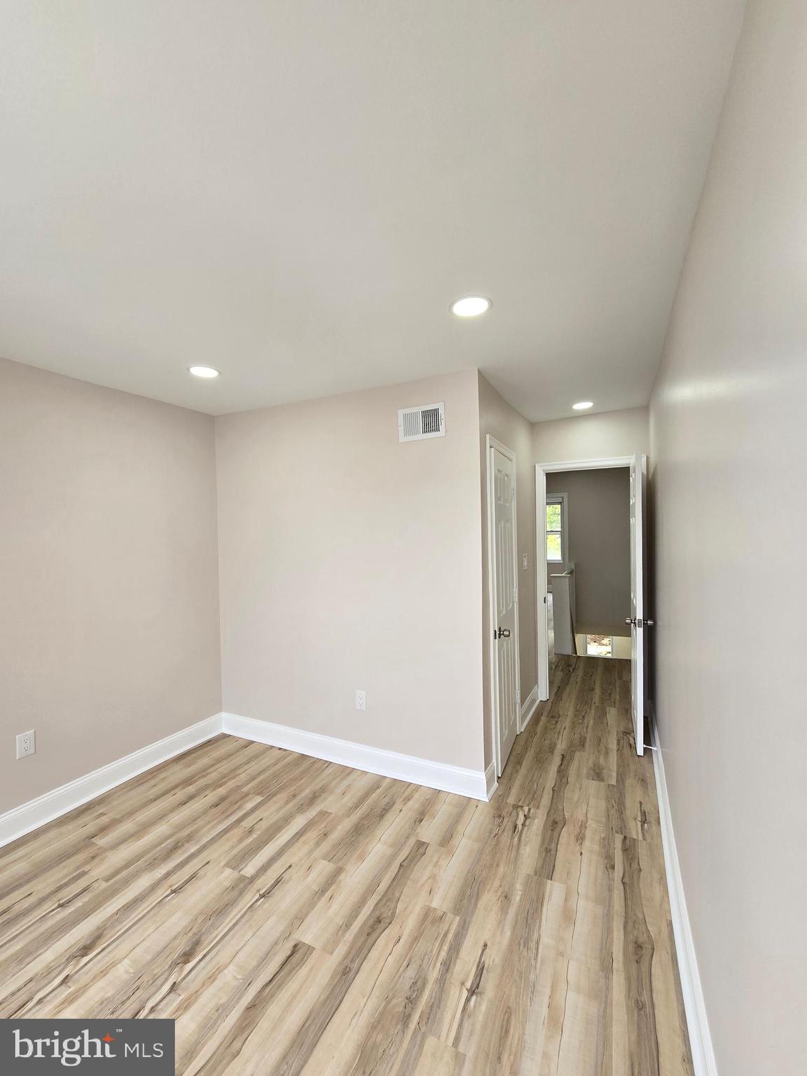 LAWNCREST - Residential