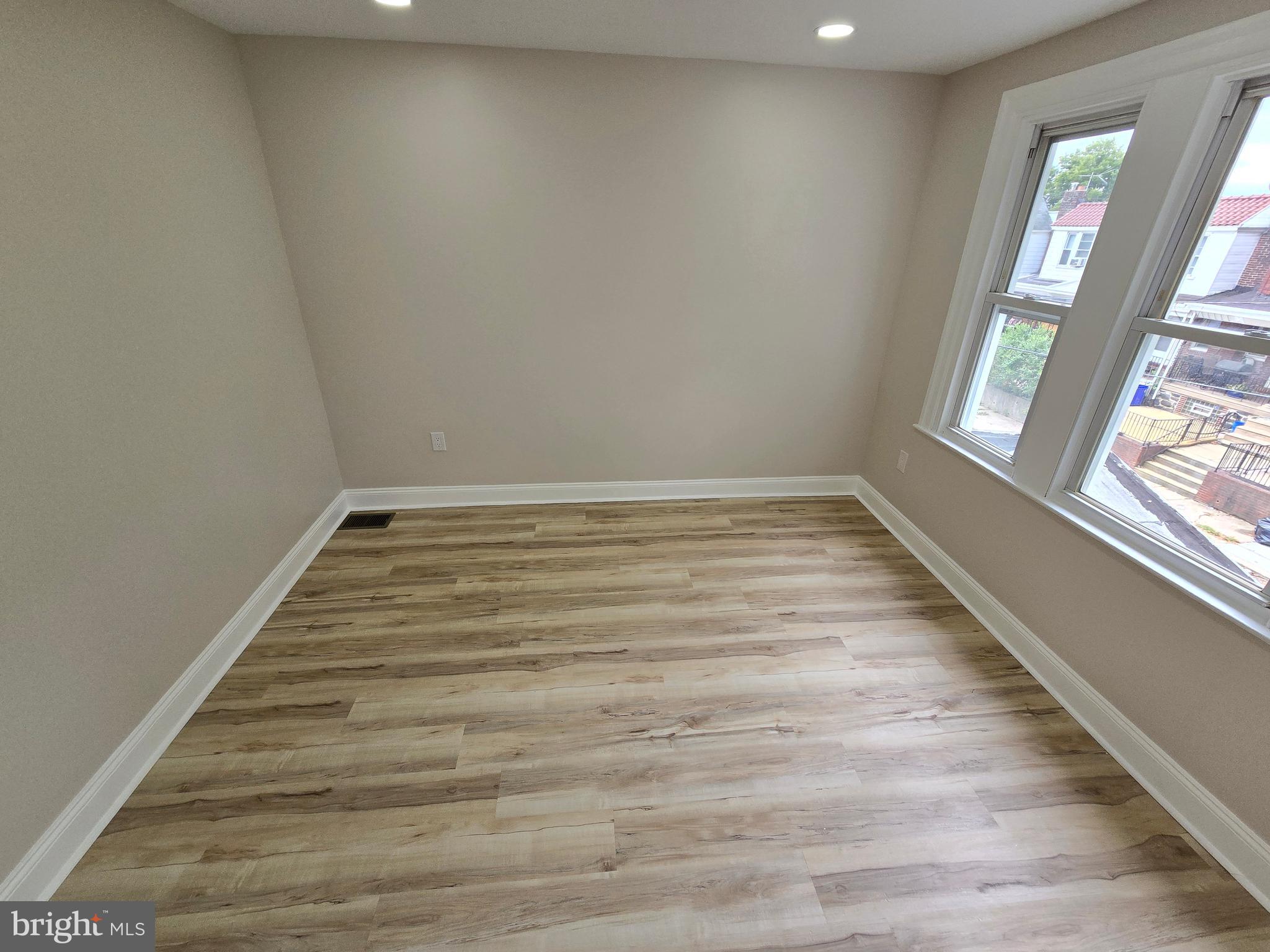 LAWNCREST - Residential