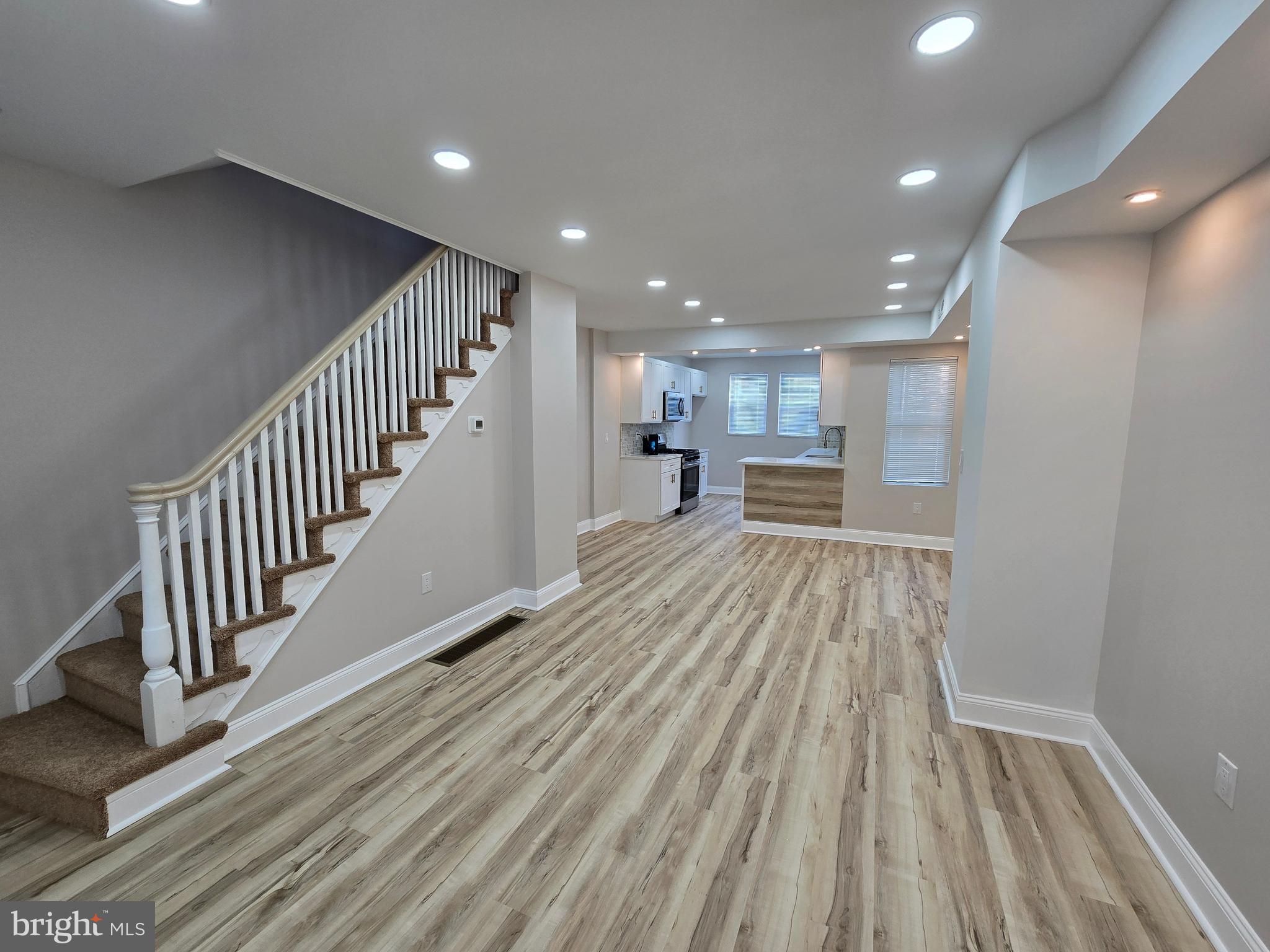 LAWNCREST - Residential