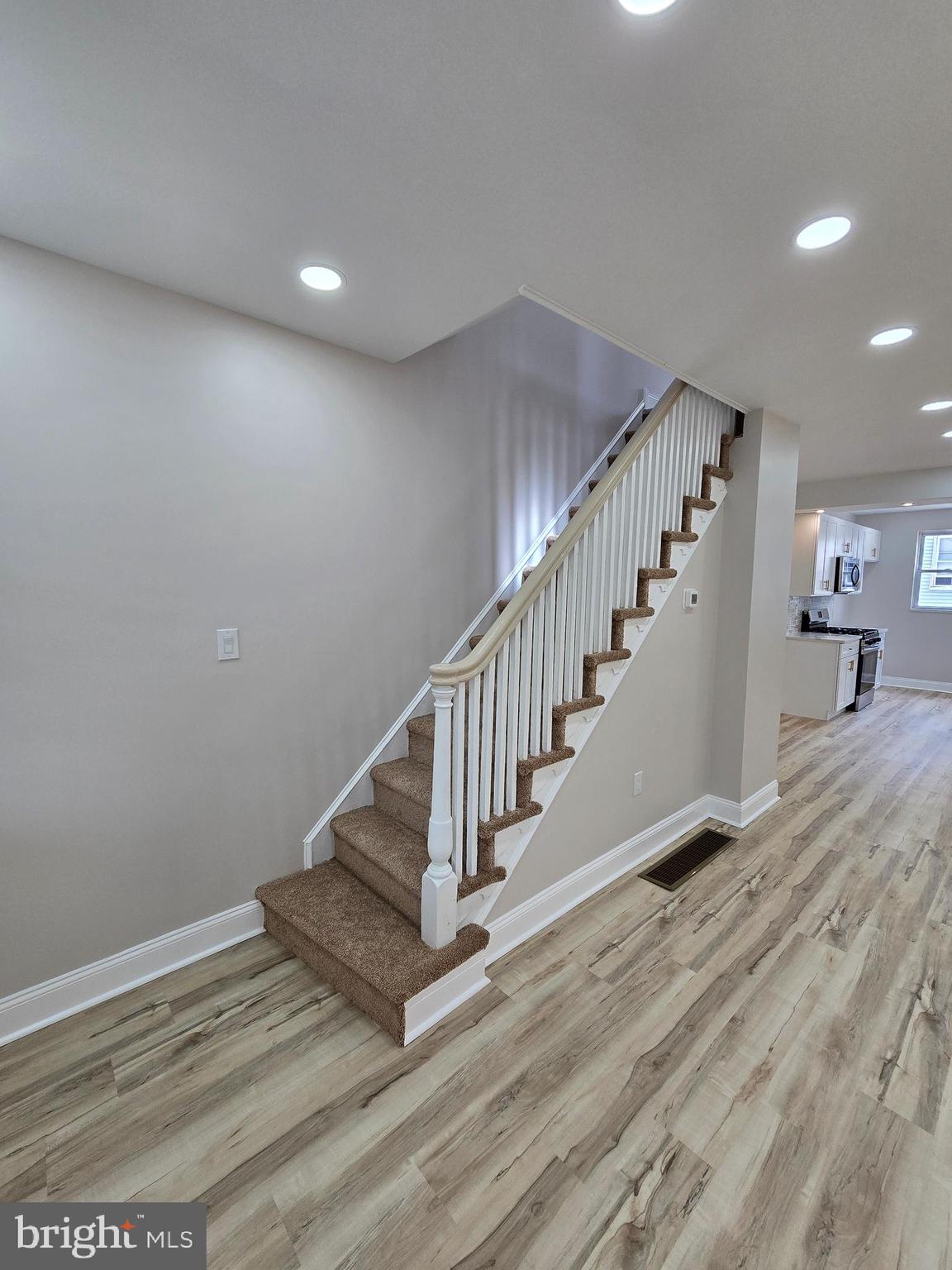 LAWNCREST - Residential