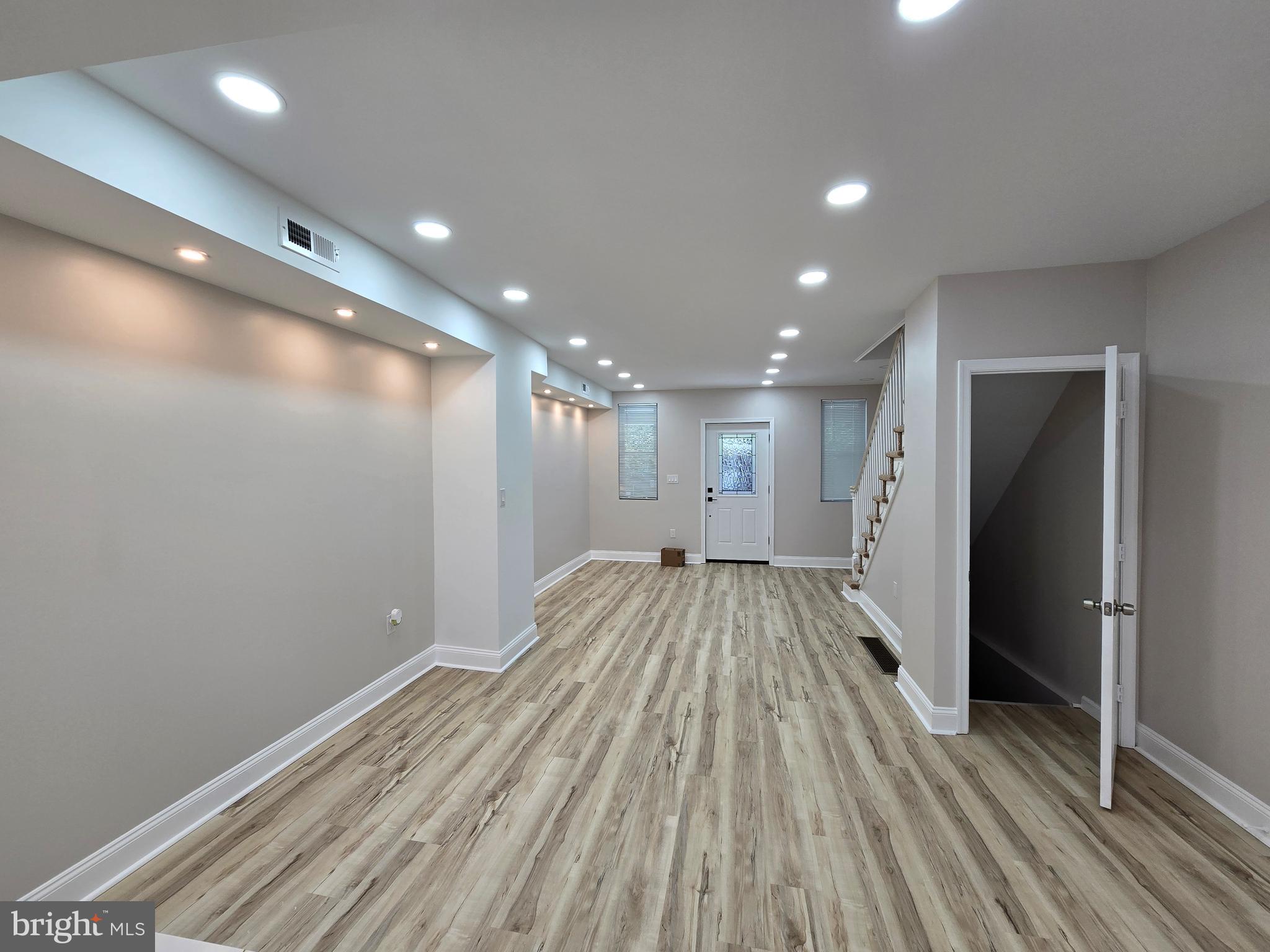 LAWNCREST - Residential