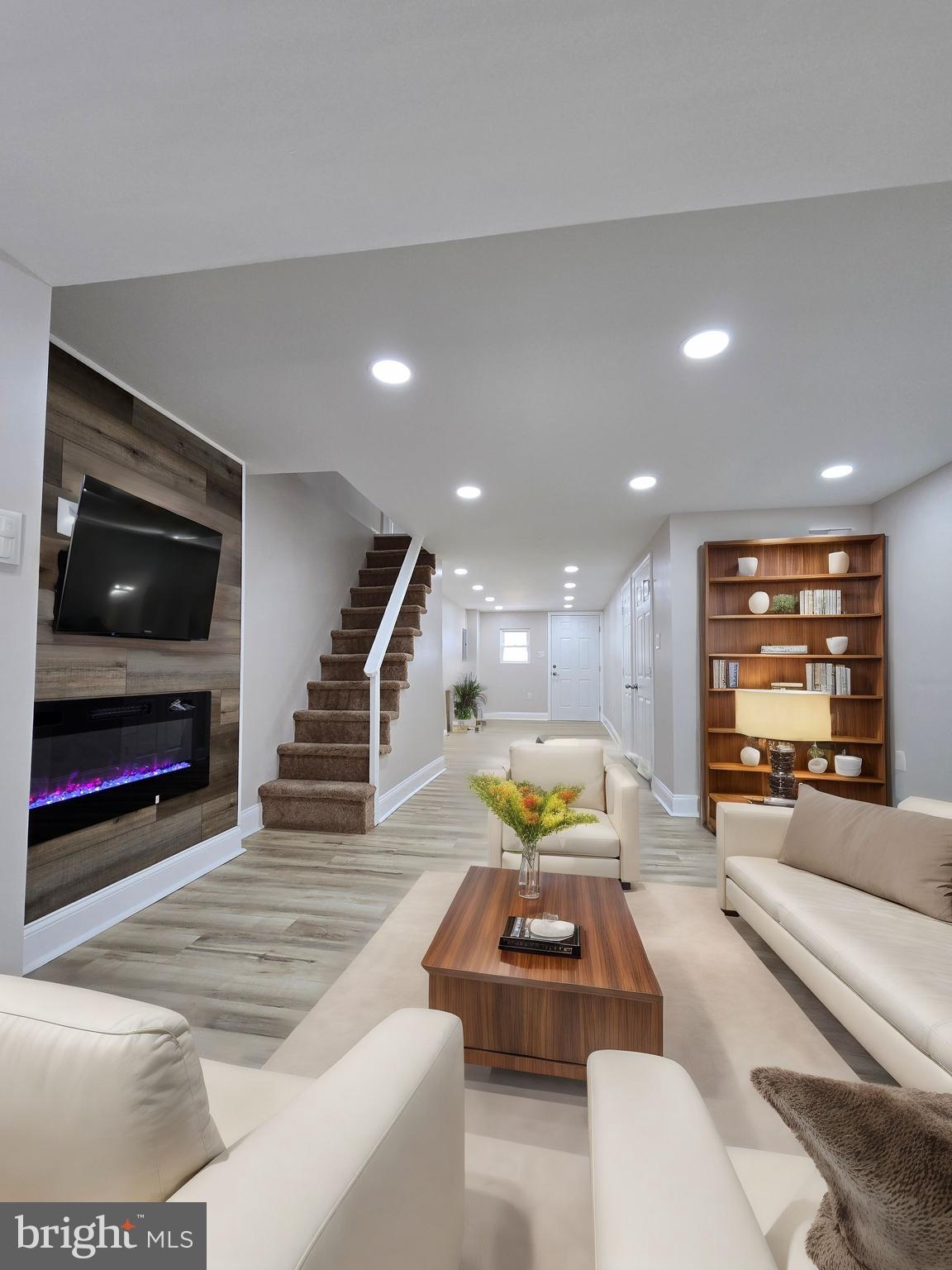 LAWNCREST - Residential