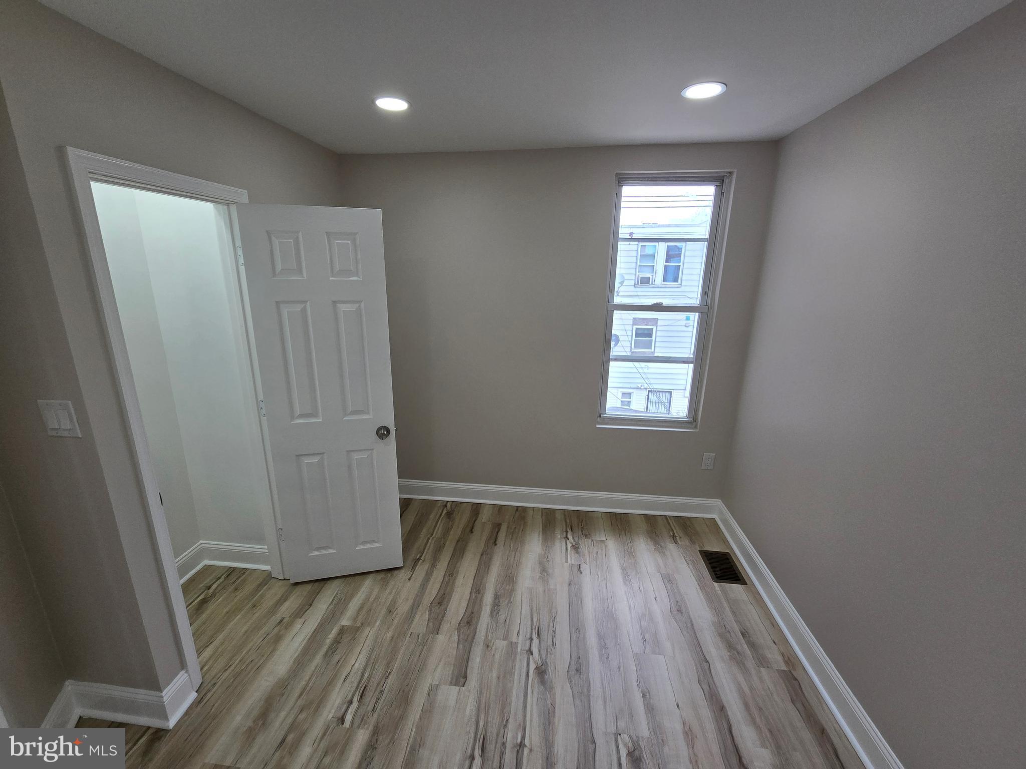 LAWNCREST - Residential