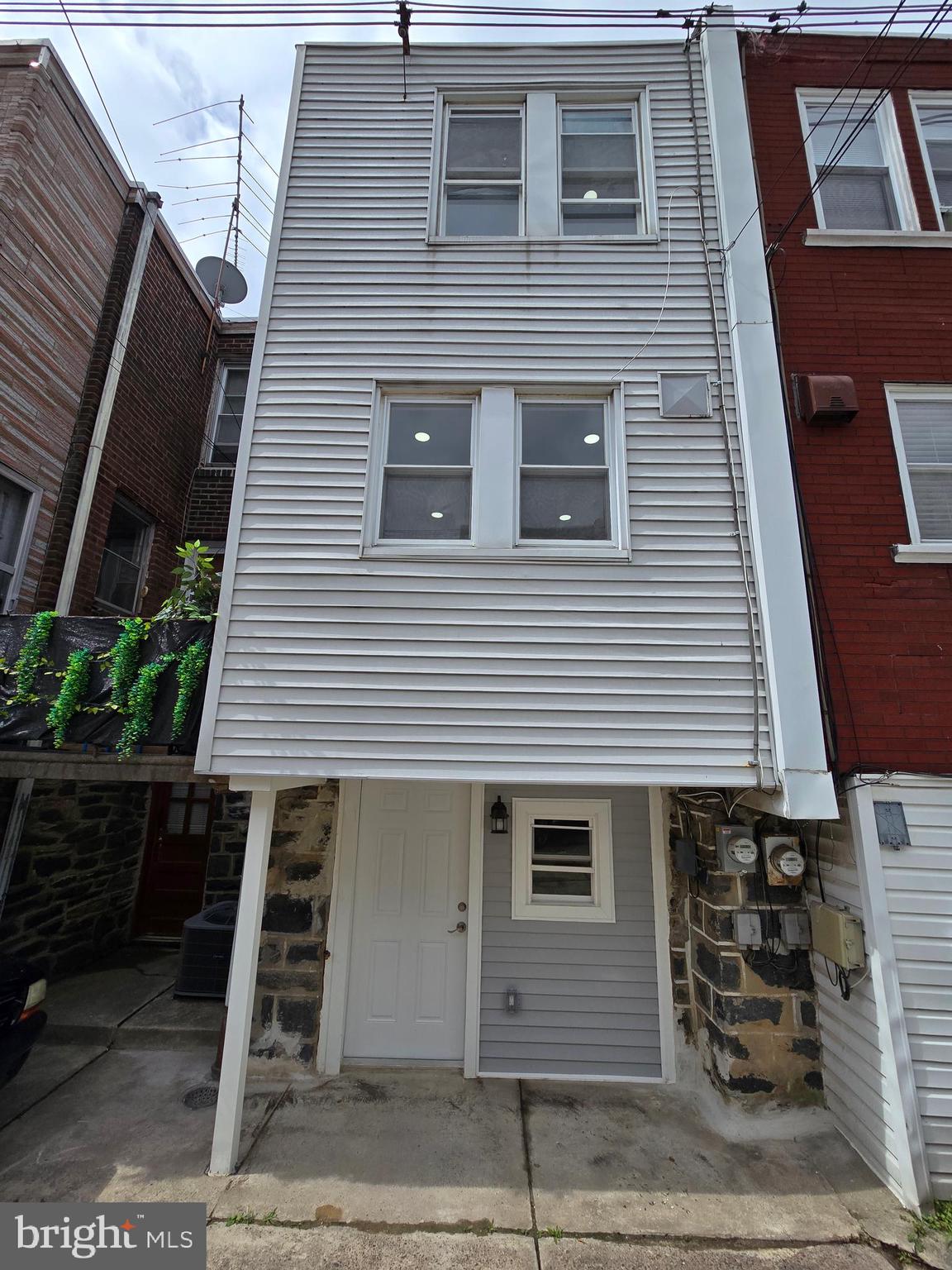 LAWNCREST - Residential