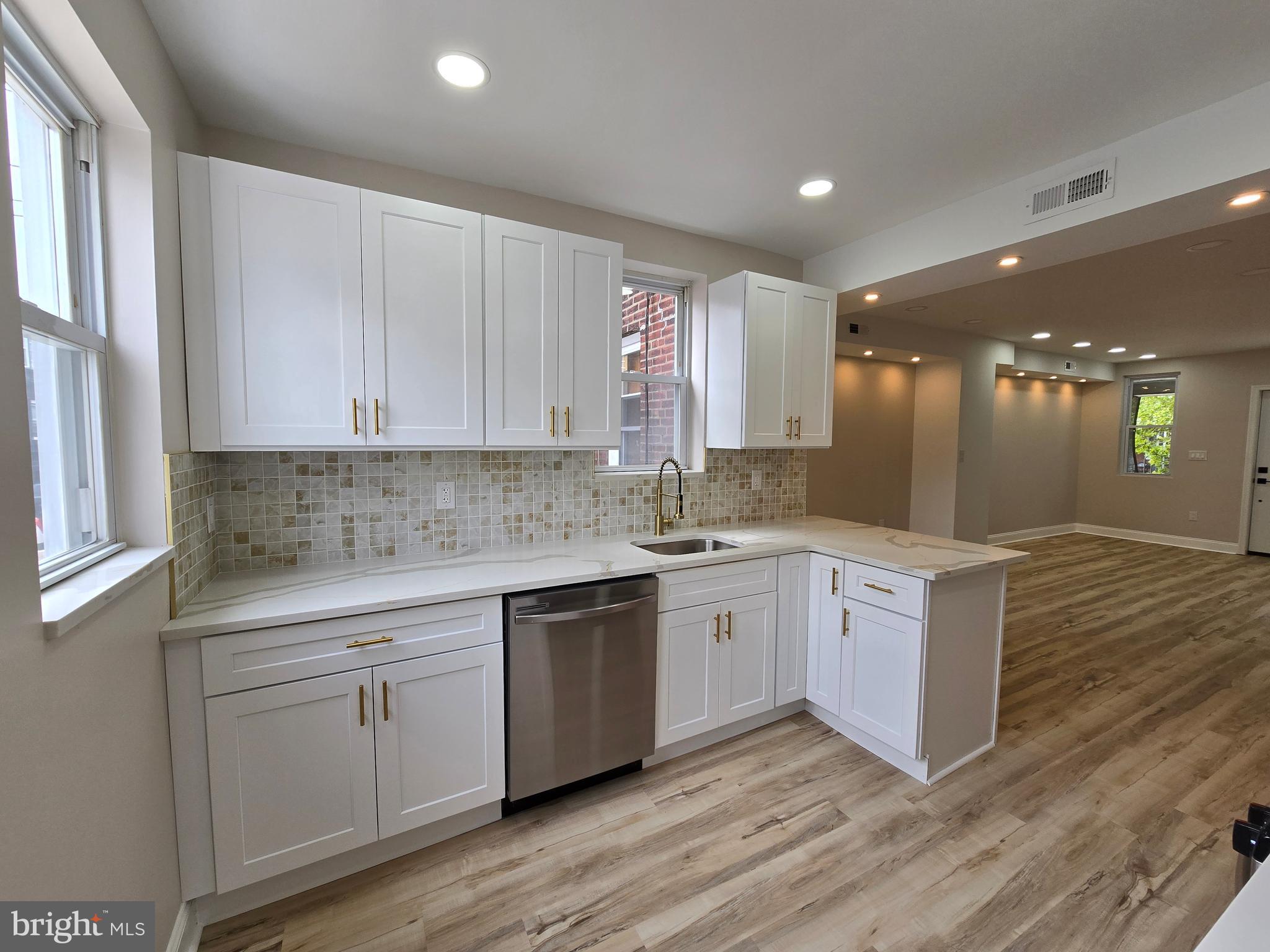 LAWNCREST - Residential