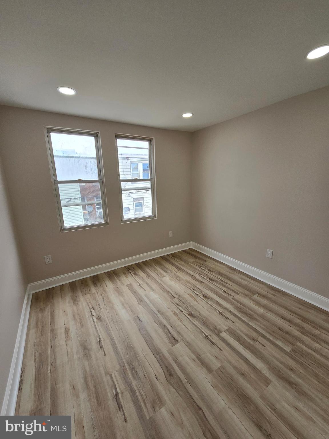 LAWNCREST - Residential