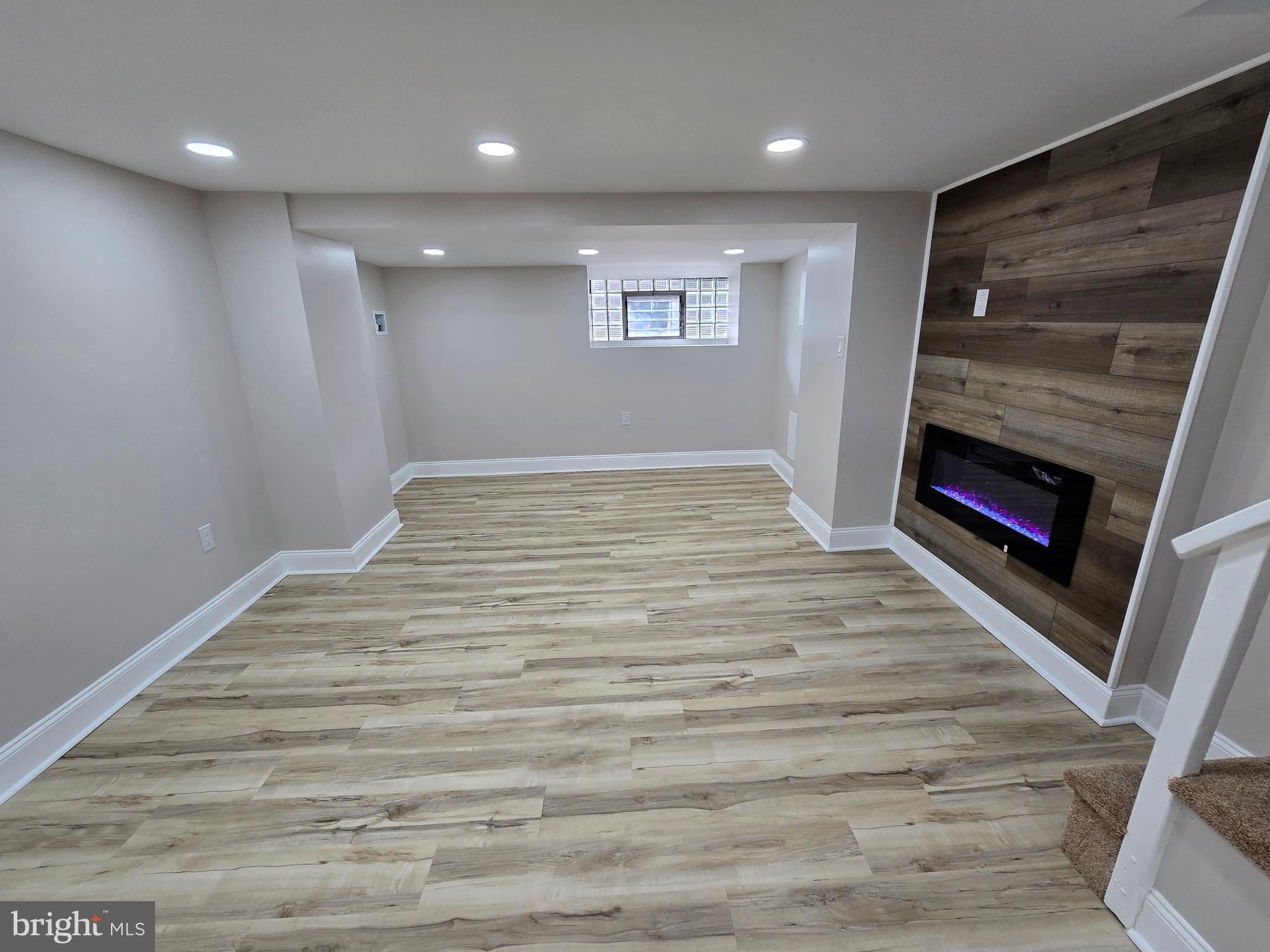 LAWNCREST - Residential