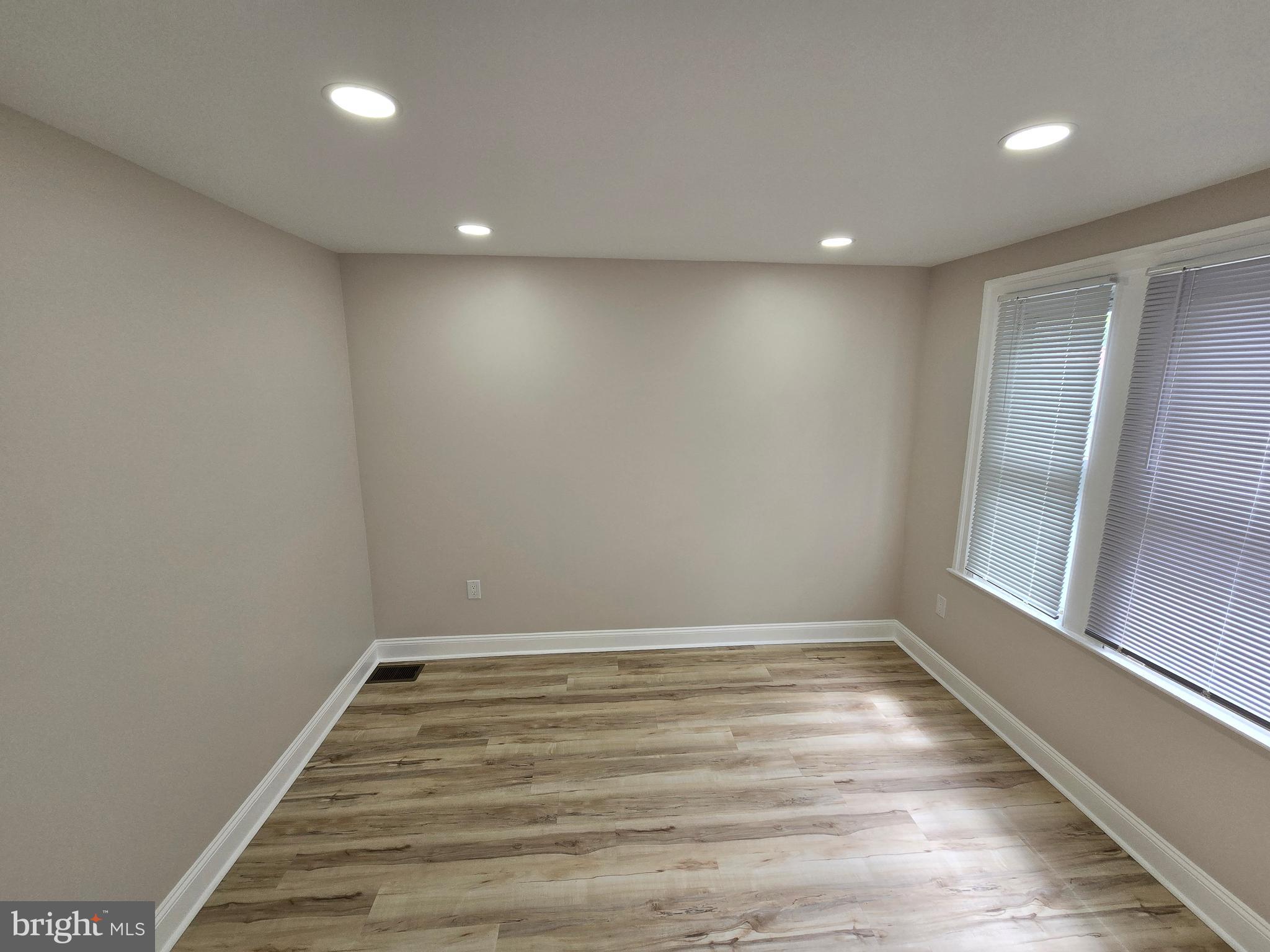 LAWNCREST - Residential