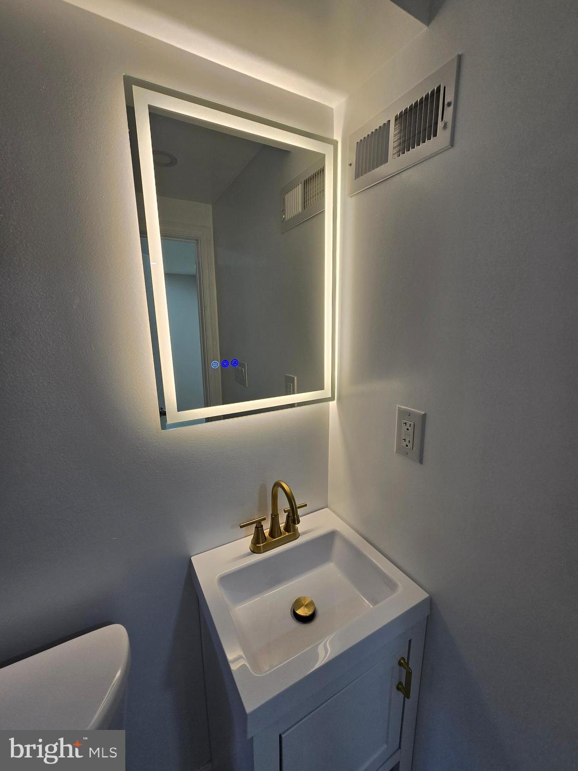 LAWNCREST - Residential