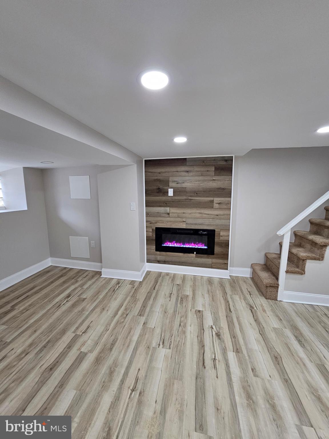 LAWNCREST - Residential