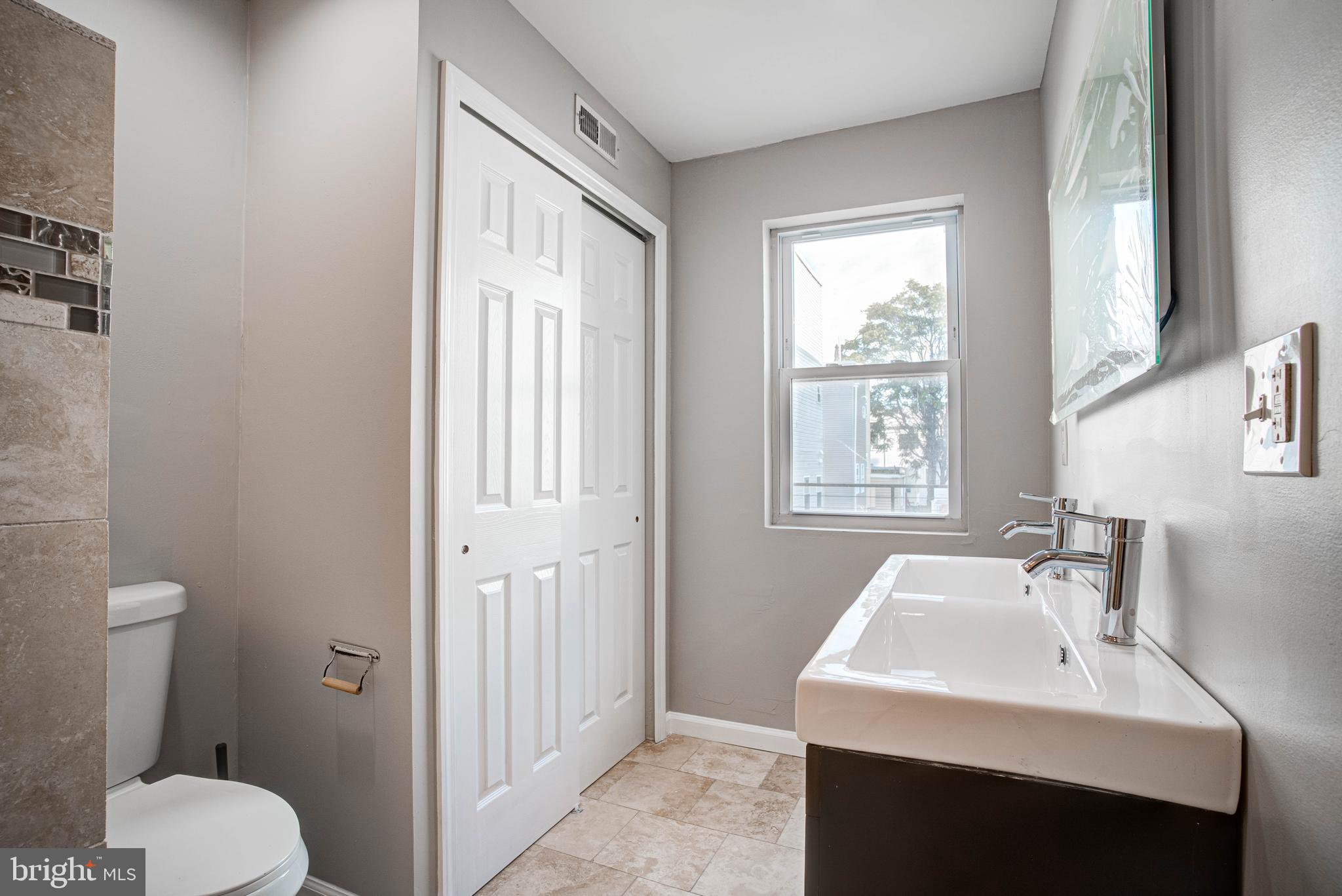 EAST KENSINGTON - Residential