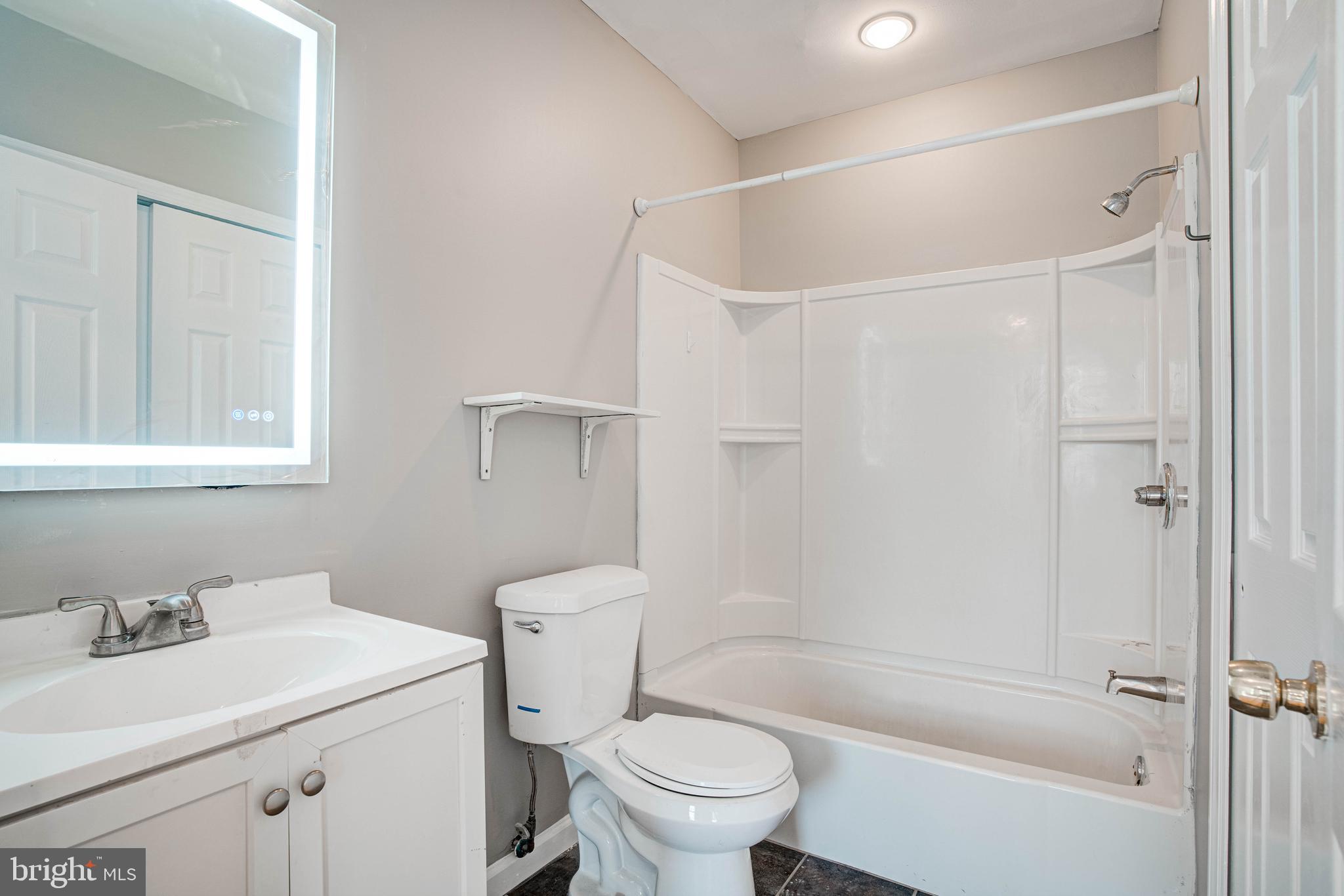 EAST KENSINGTON - Residential