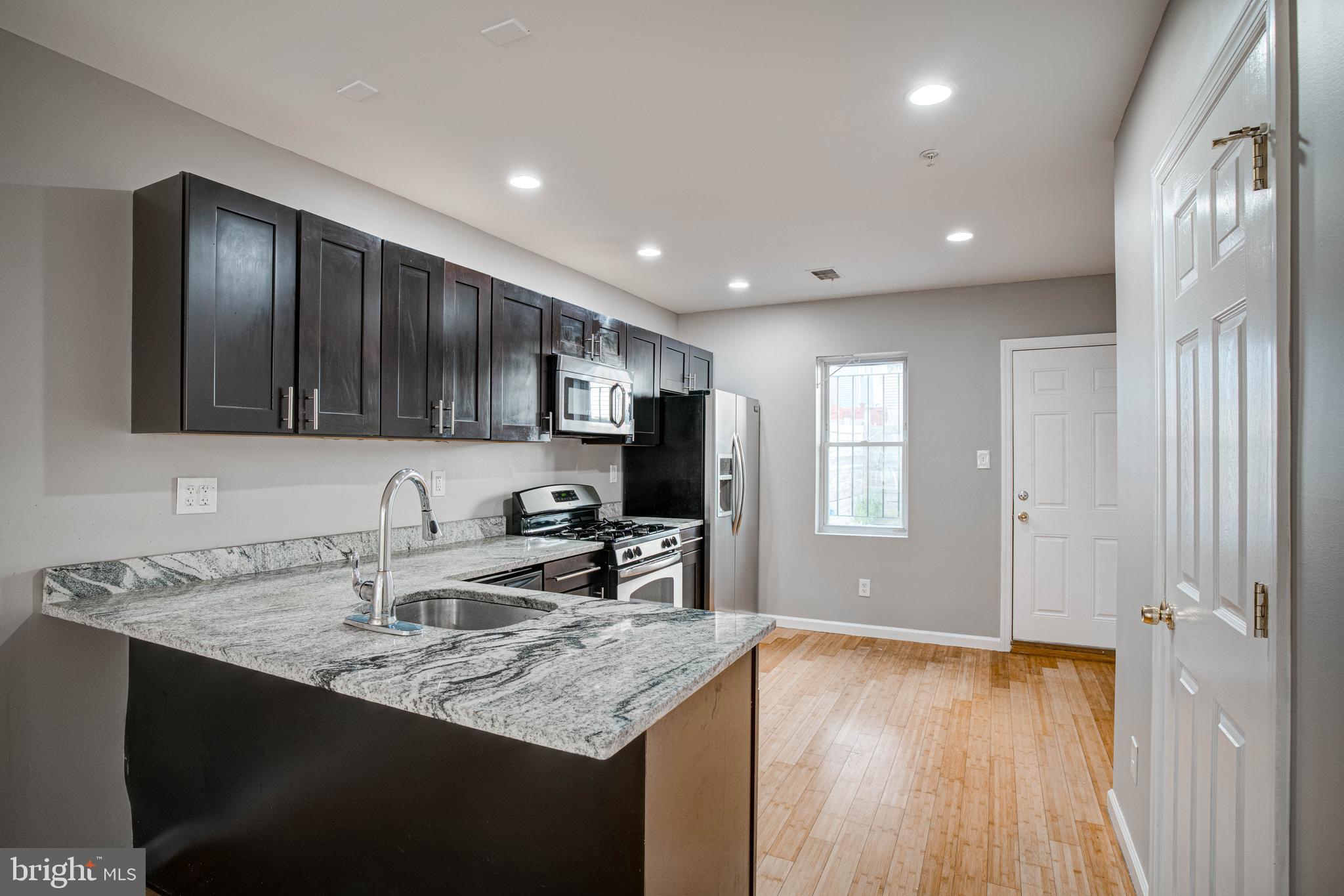 EAST KENSINGTON - Residential