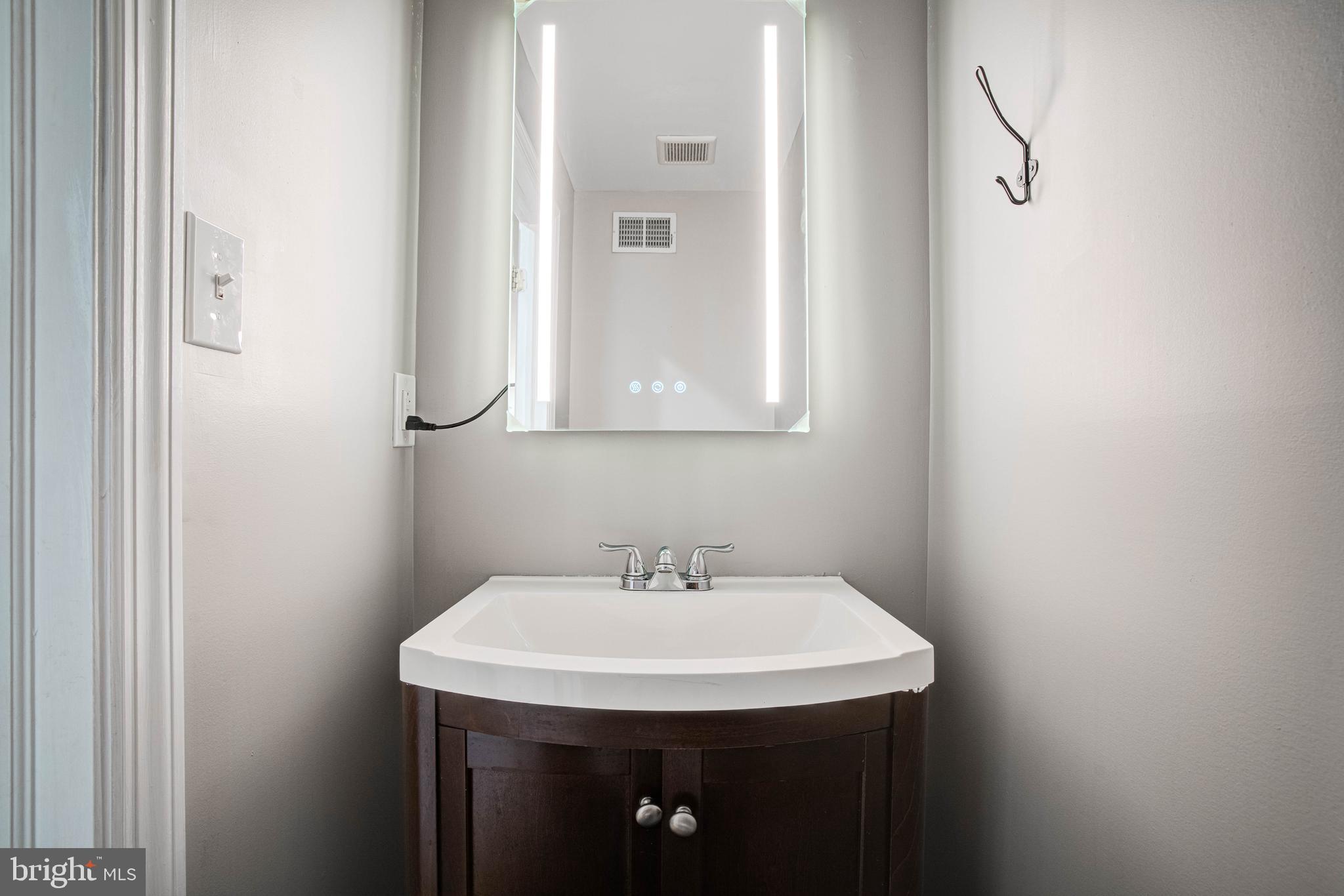 EAST KENSINGTON - Residential