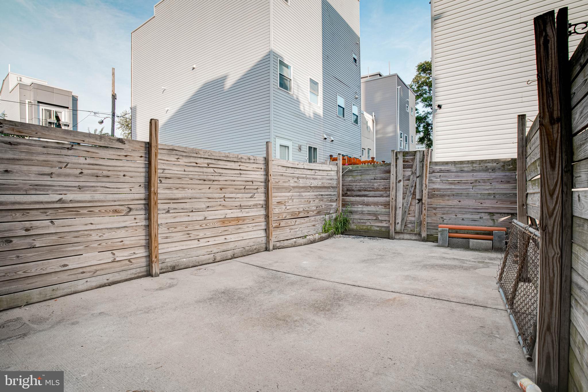 EAST KENSINGTON - Residential