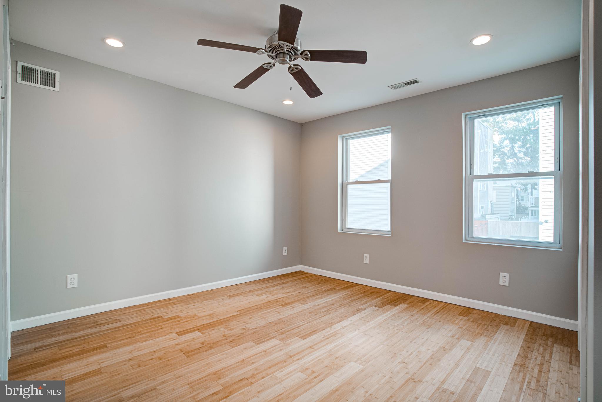 EAST KENSINGTON - Residential