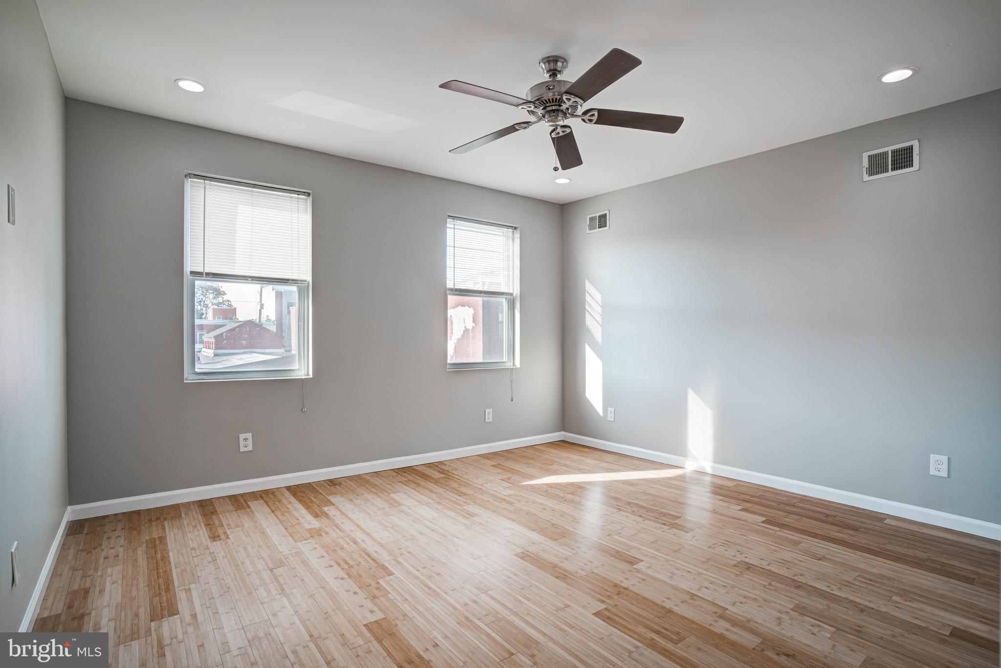 EAST KENSINGTON - Residential