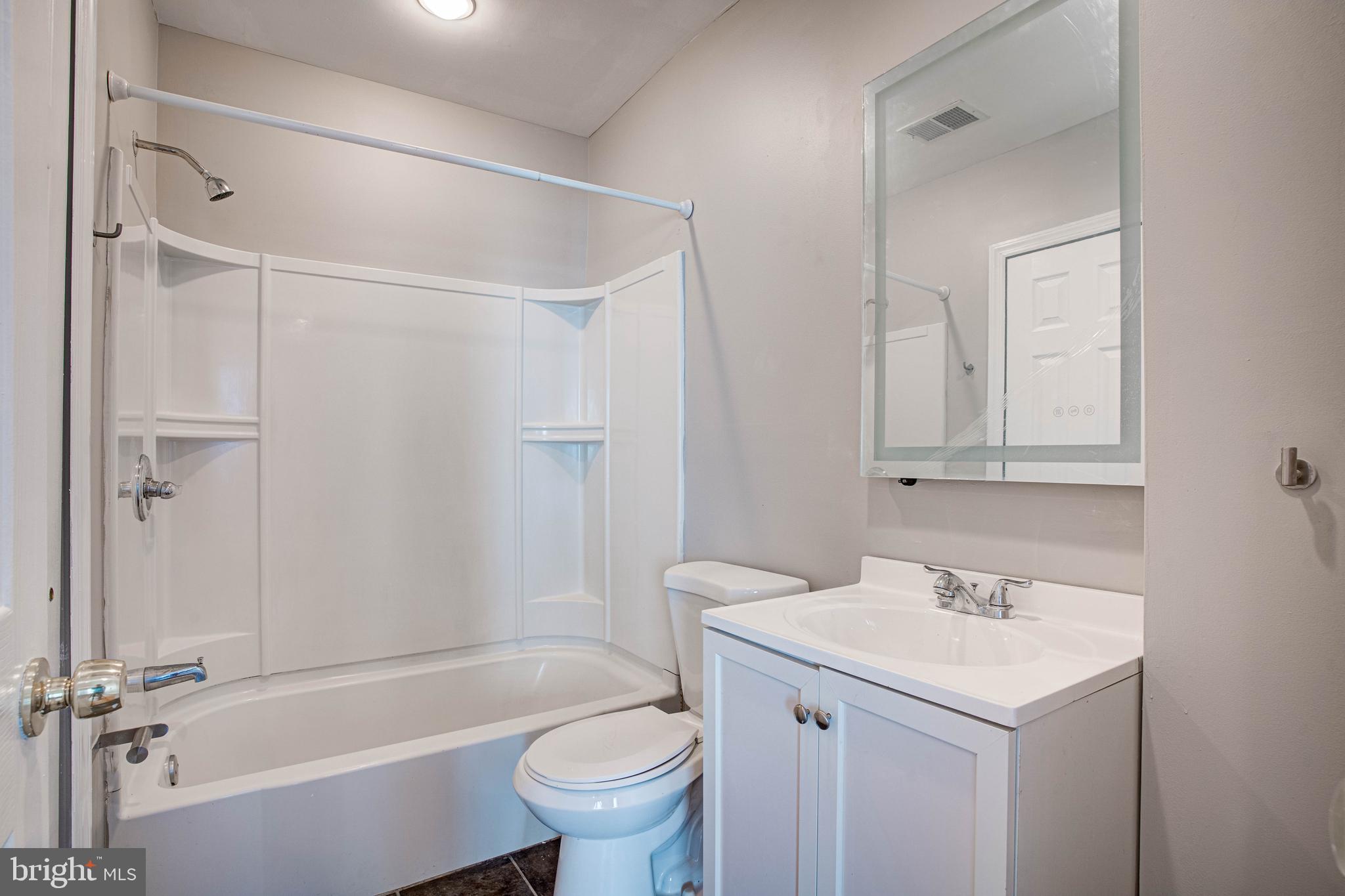 EAST KENSINGTON - Residential