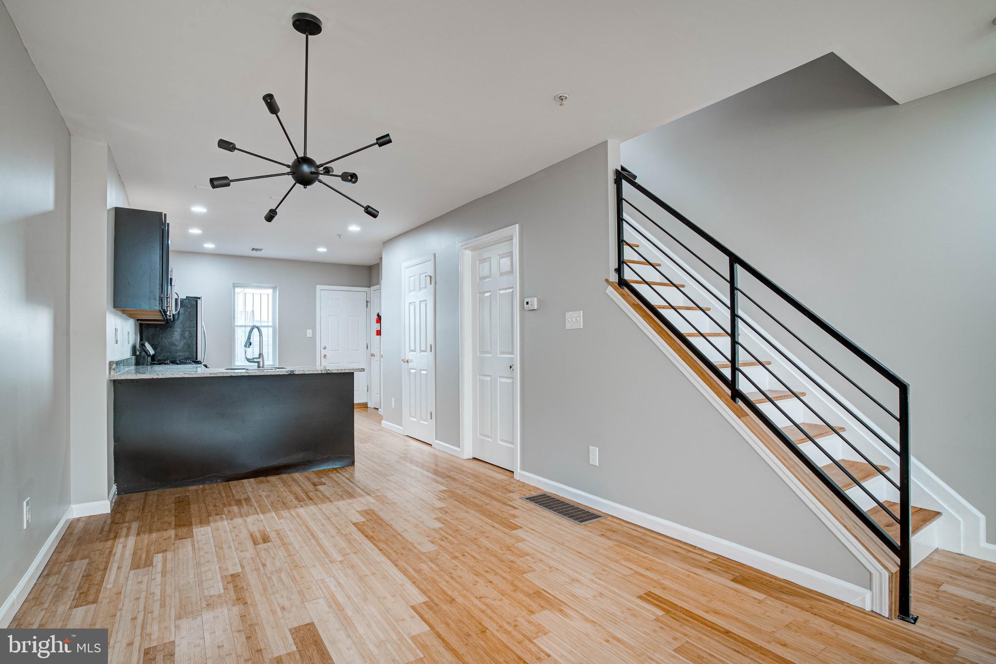 EAST KENSINGTON - Residential