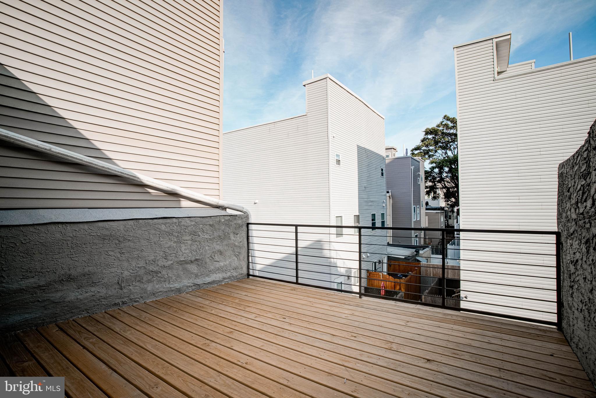 EAST KENSINGTON - Residential