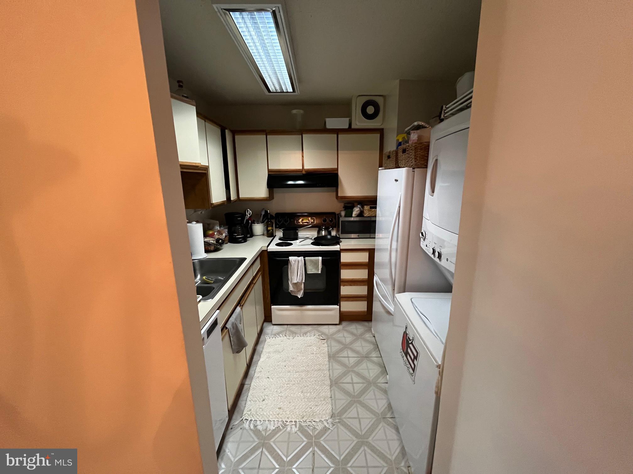 ALTA VISTA - Residential Lease