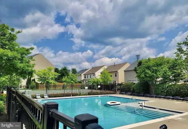 MADISON CRESCENT CONDOMINIUM - Residential