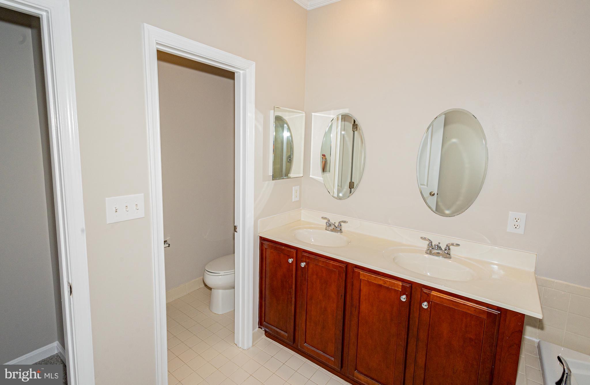 MADISON CRESCENT CONDOMINIUM - Residential