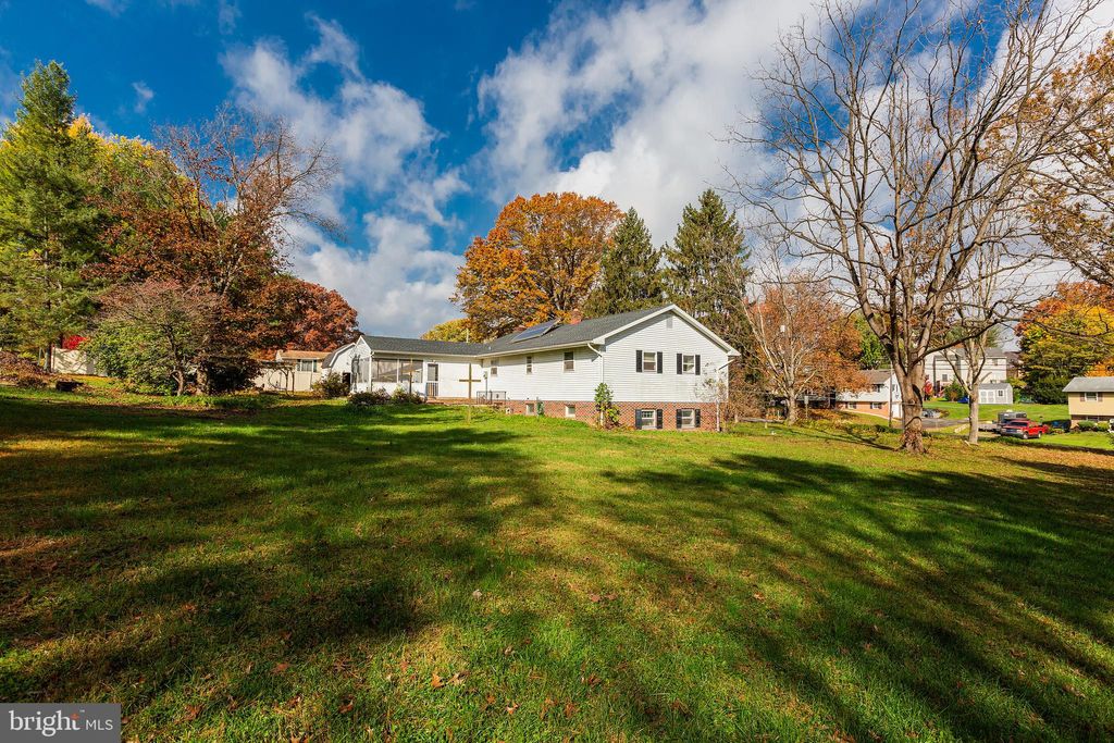 Photo of 202 IRONSTONE RIDGE RD, LANCASTER, PA 17603 (MLS # PALA2026968)