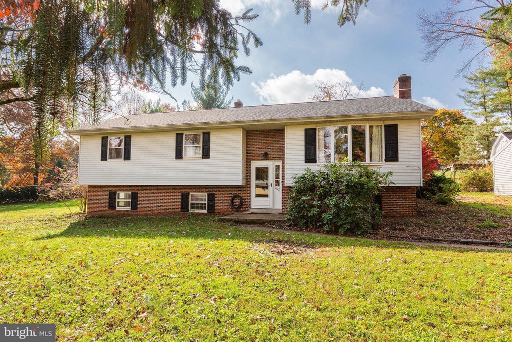 Photo of 202 IRONSTONE RIDGE RD, LANCASTER, PA 17603 (MLS # PALA2026968)