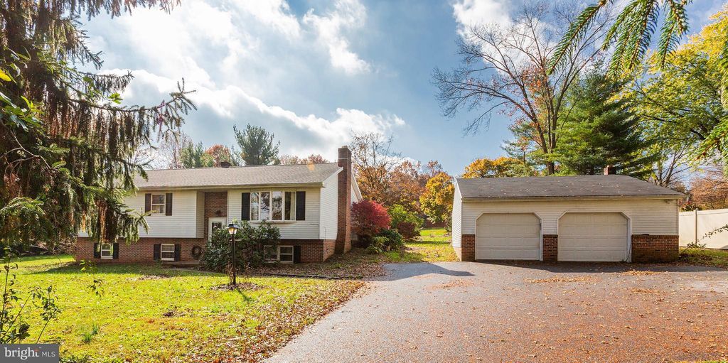 Photo of 202 IRONSTONE RIDGE RD, LANCASTER, PA 17603 (MLS # PALA2026968)
