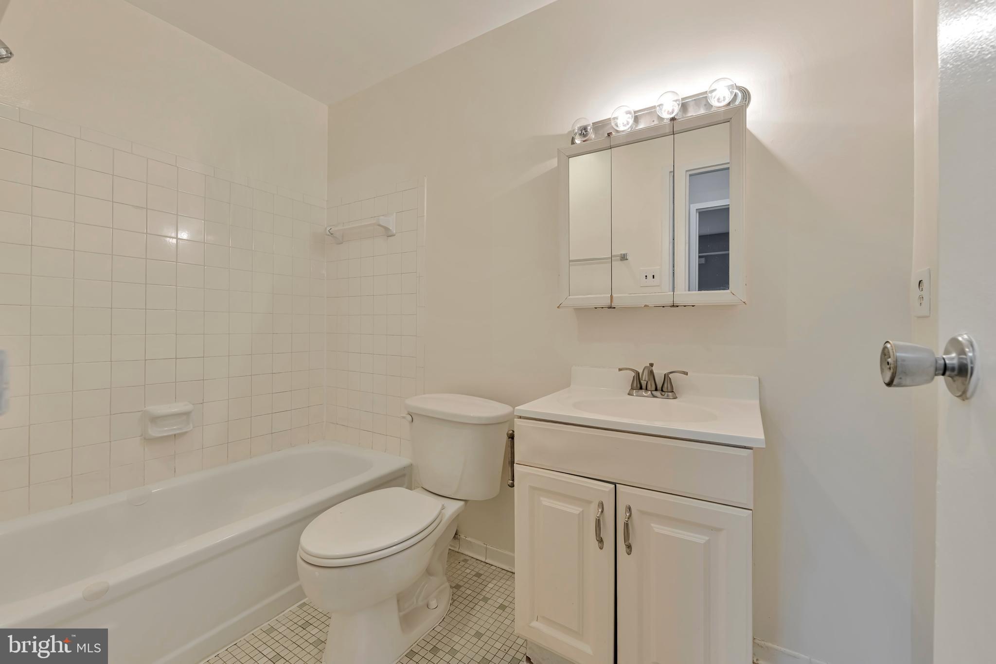 EDSALL BLUFF - Residential Lease