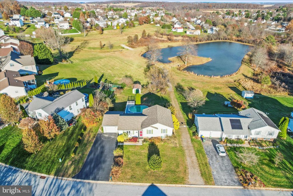 Photo of 82 Piston Court, STEWARTSTOWN, PA 17363 (MLS # PAYK2093928)