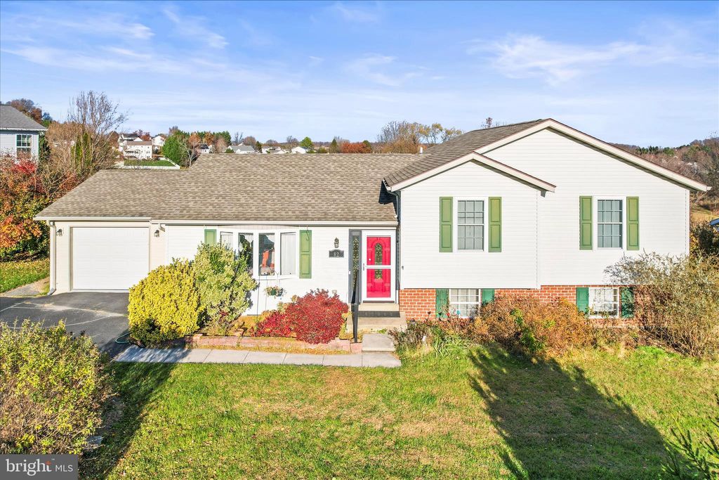 Photo of 82 Piston Court, STEWARTSTOWN, PA 17363 (MLS # PAYK2093928)