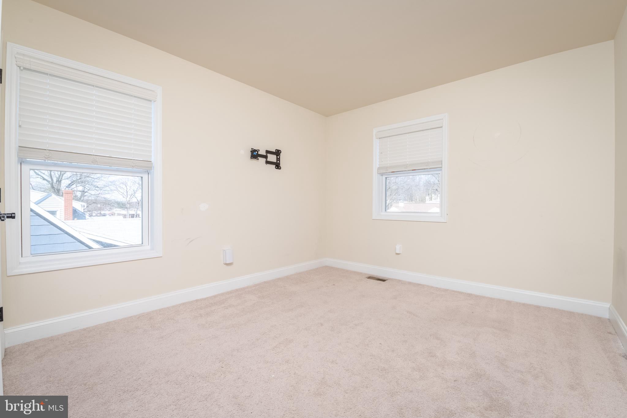 ESSEX/MIDDLE RIVER - Residential